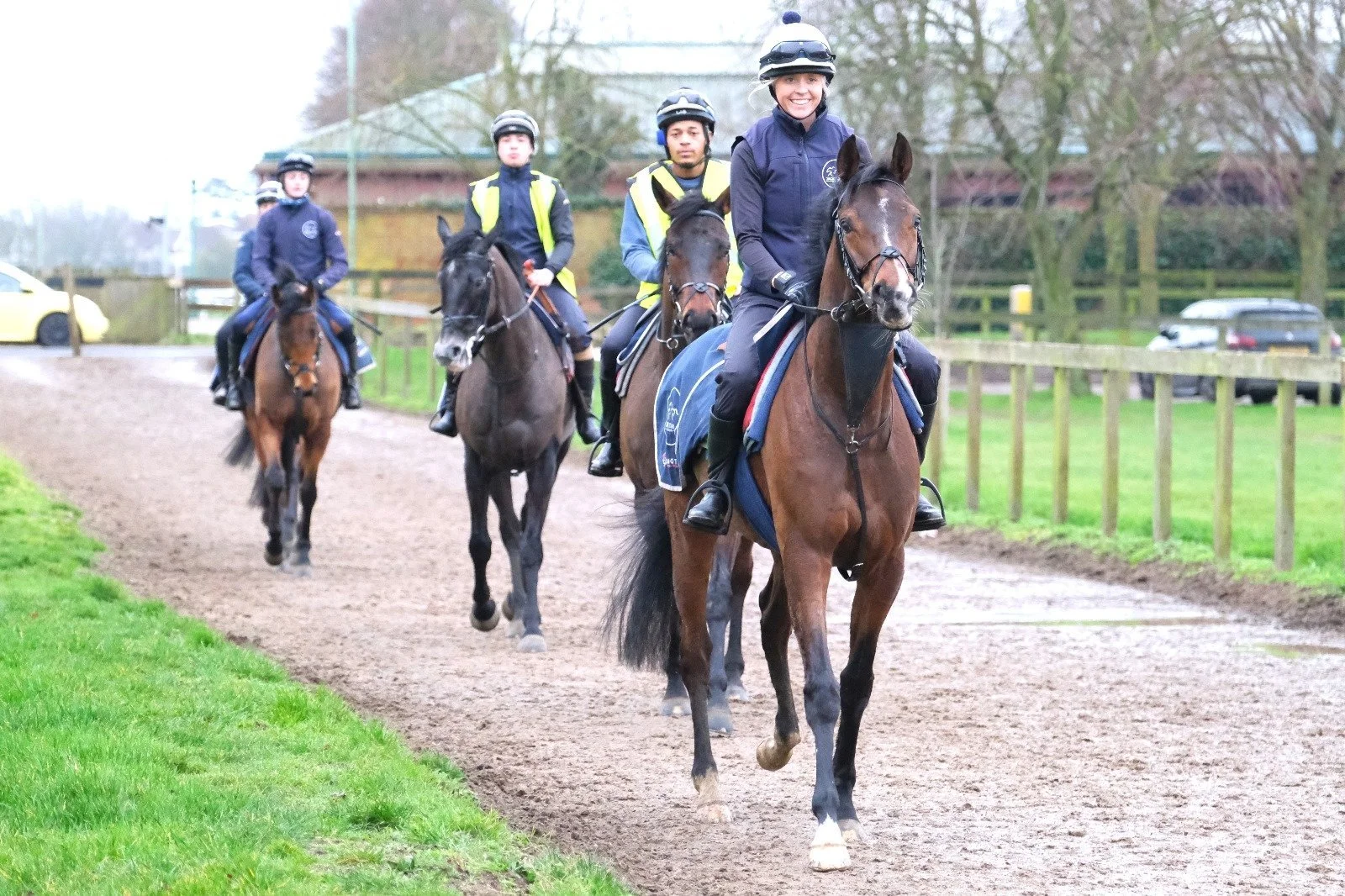 jack-jones-racing-string-of-racehorses-on-training-path-028.jpg