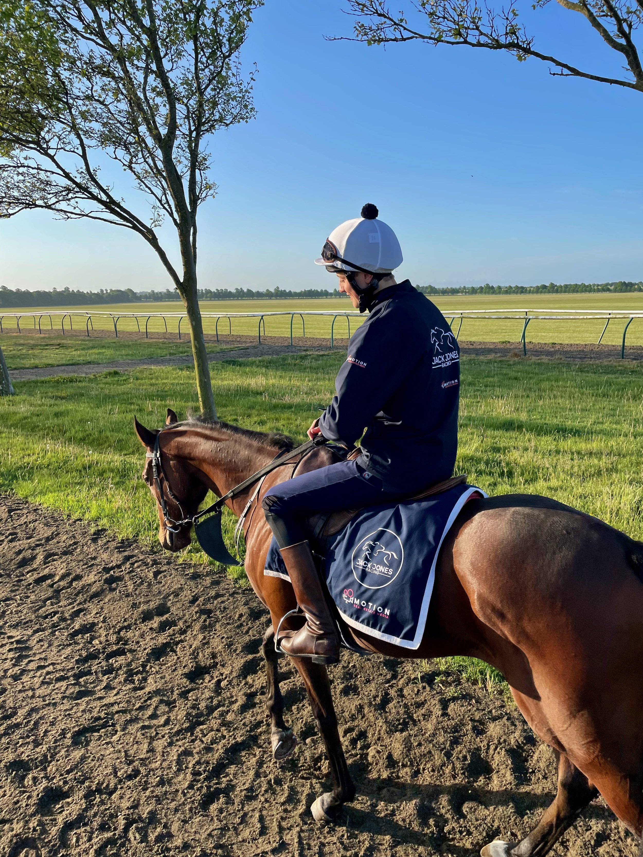jack-jones-racing-exercise-rider-on-sunny-training-ground-093.jpeg