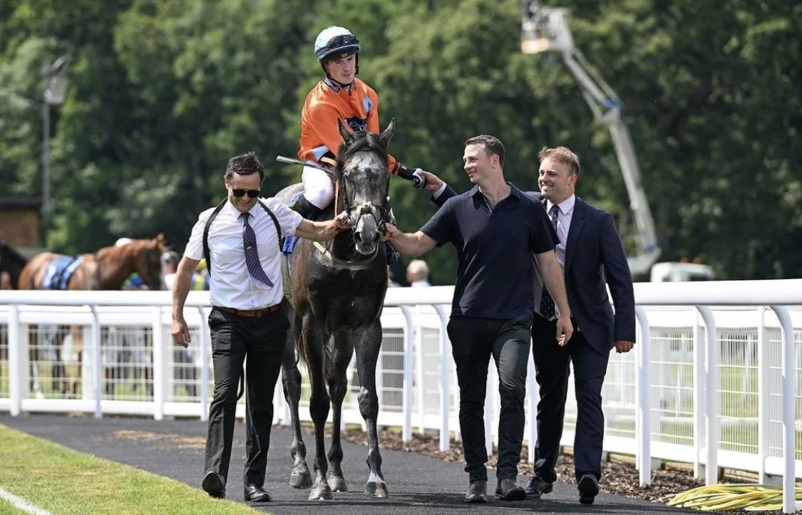 jack-jones-racing-grey-racehorse-and-team-in-winners-enclosure-014.jpeg