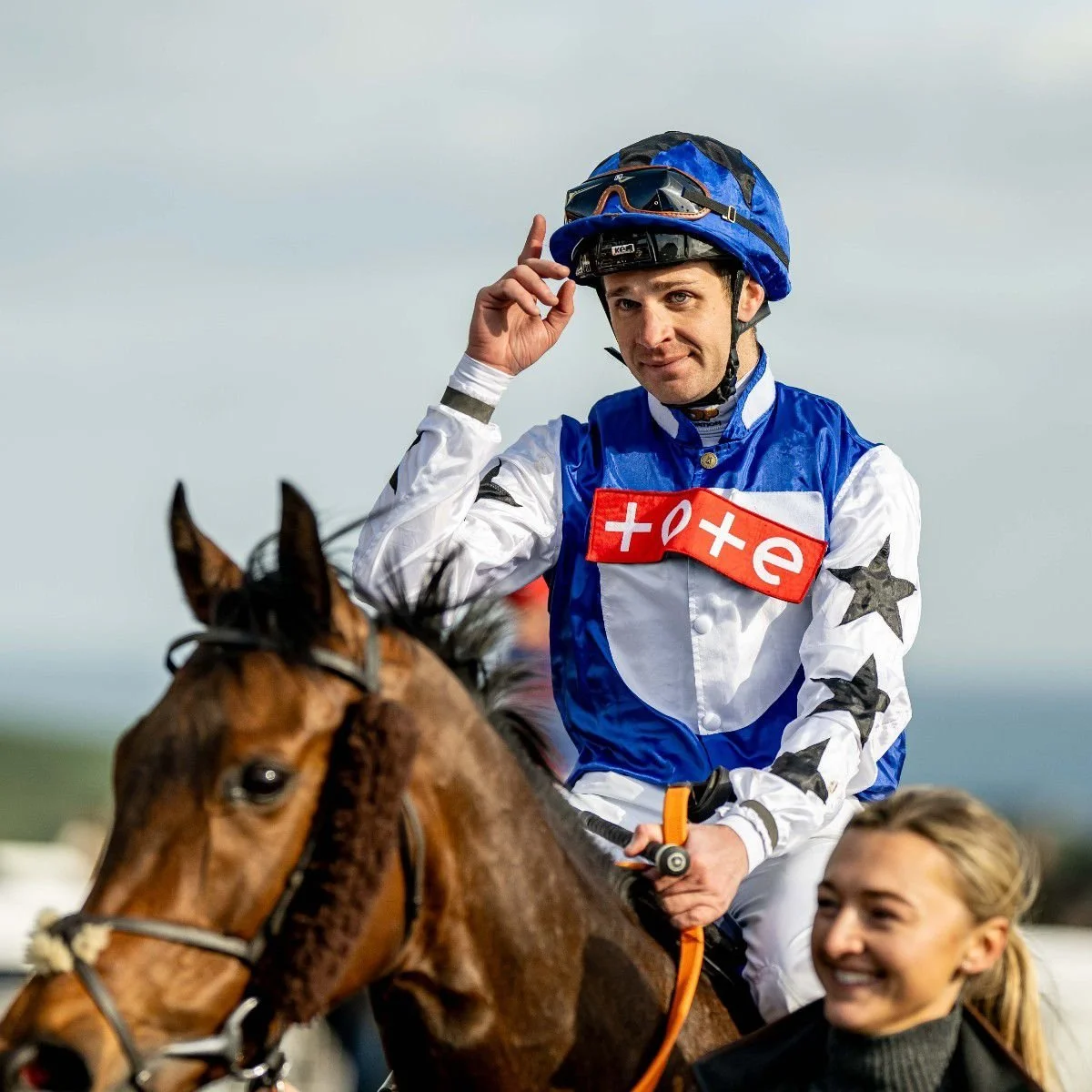 jack-jones-racing-jockey-with-racehorse-after-race-023.jpeg