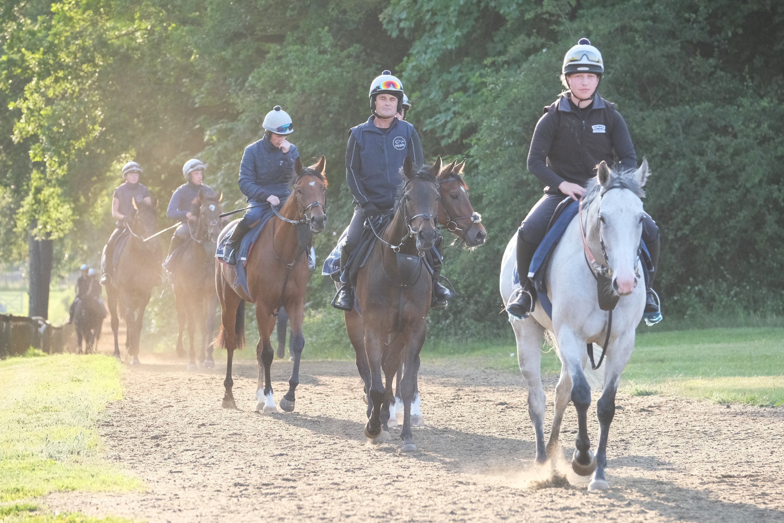 jack-jones-racing-three-exercise-riders-on-morning-training-path-139.jpg