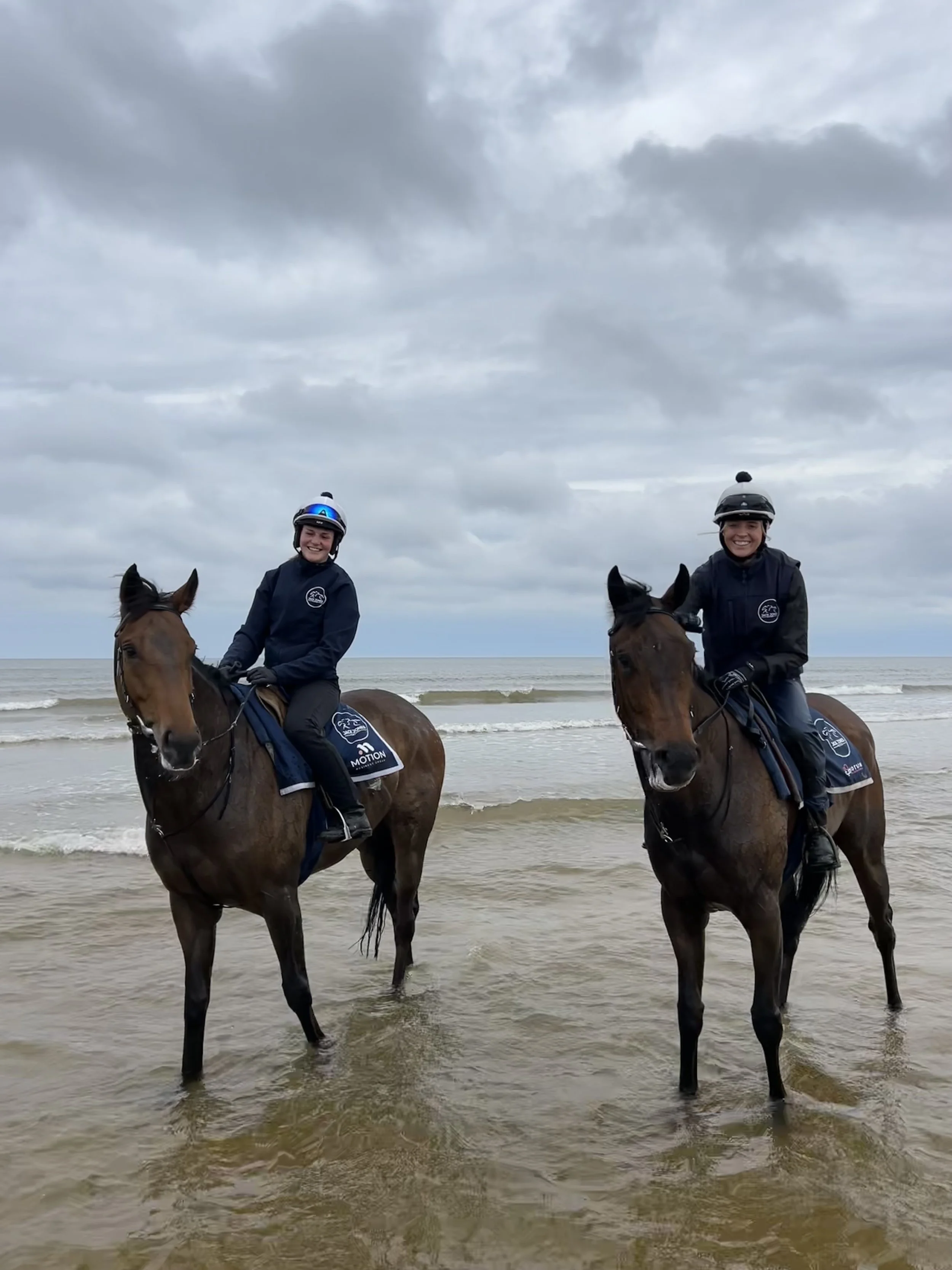 jack-jones-racing-racehorses-walking-along-the-beach-108.jpg