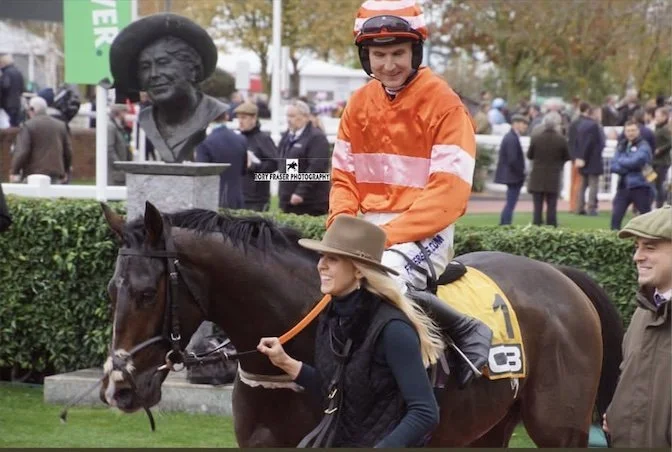 jack-jones-racing-jockey-in-orange-silks-in-parade-ring-038.jpg