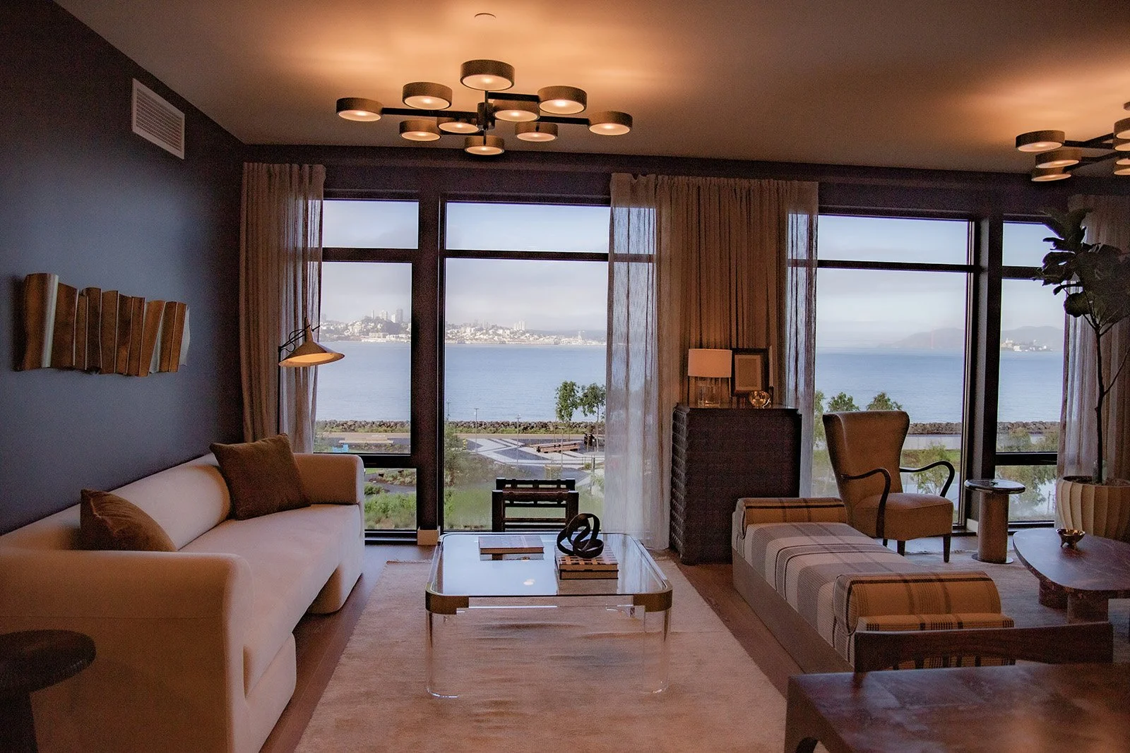 05_490_Ave_of_Palms_Interior.jpg