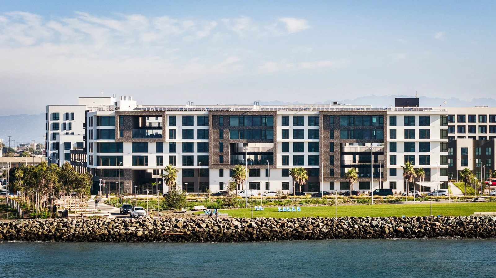 01_490_Ave_of_Palms_Exterior.jpg