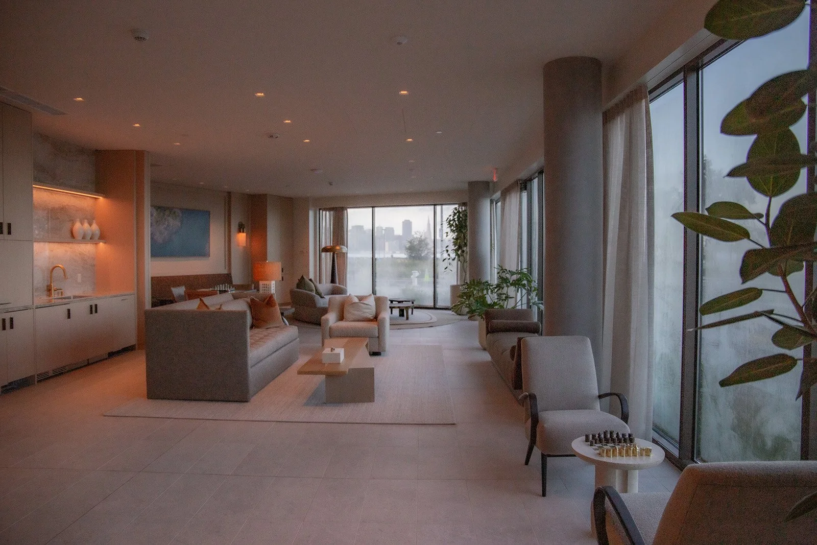 04_490_Ave_of_Palms_Interior.jpg