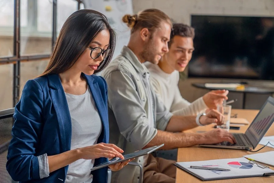 How Companies Can Evolve to a More Digital Operating Model and How to Define your e-Commerce Structure for Success