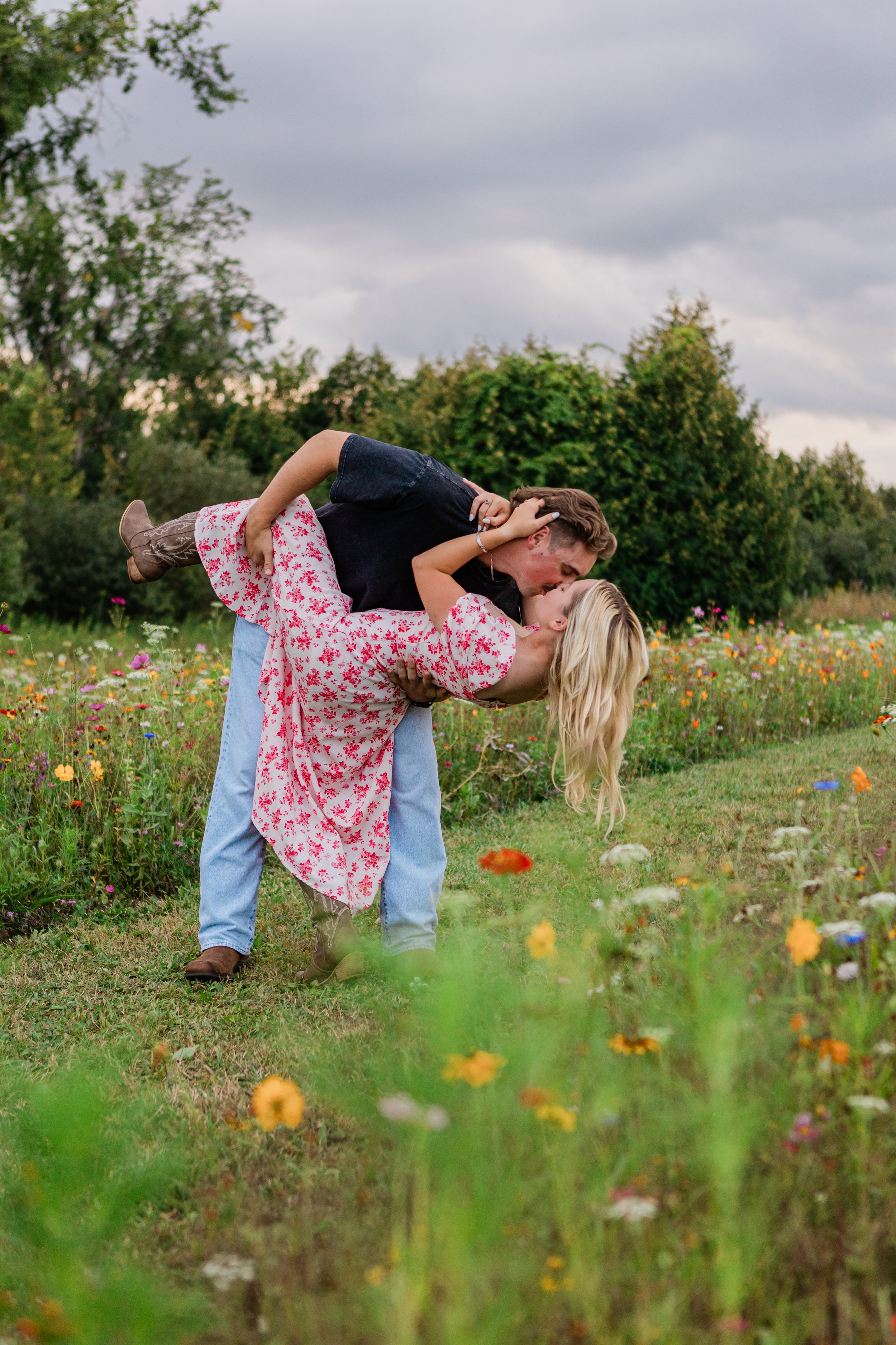Makena&AidanFlowerField_EmilyMaeAnnPhotography2026-34.jpg