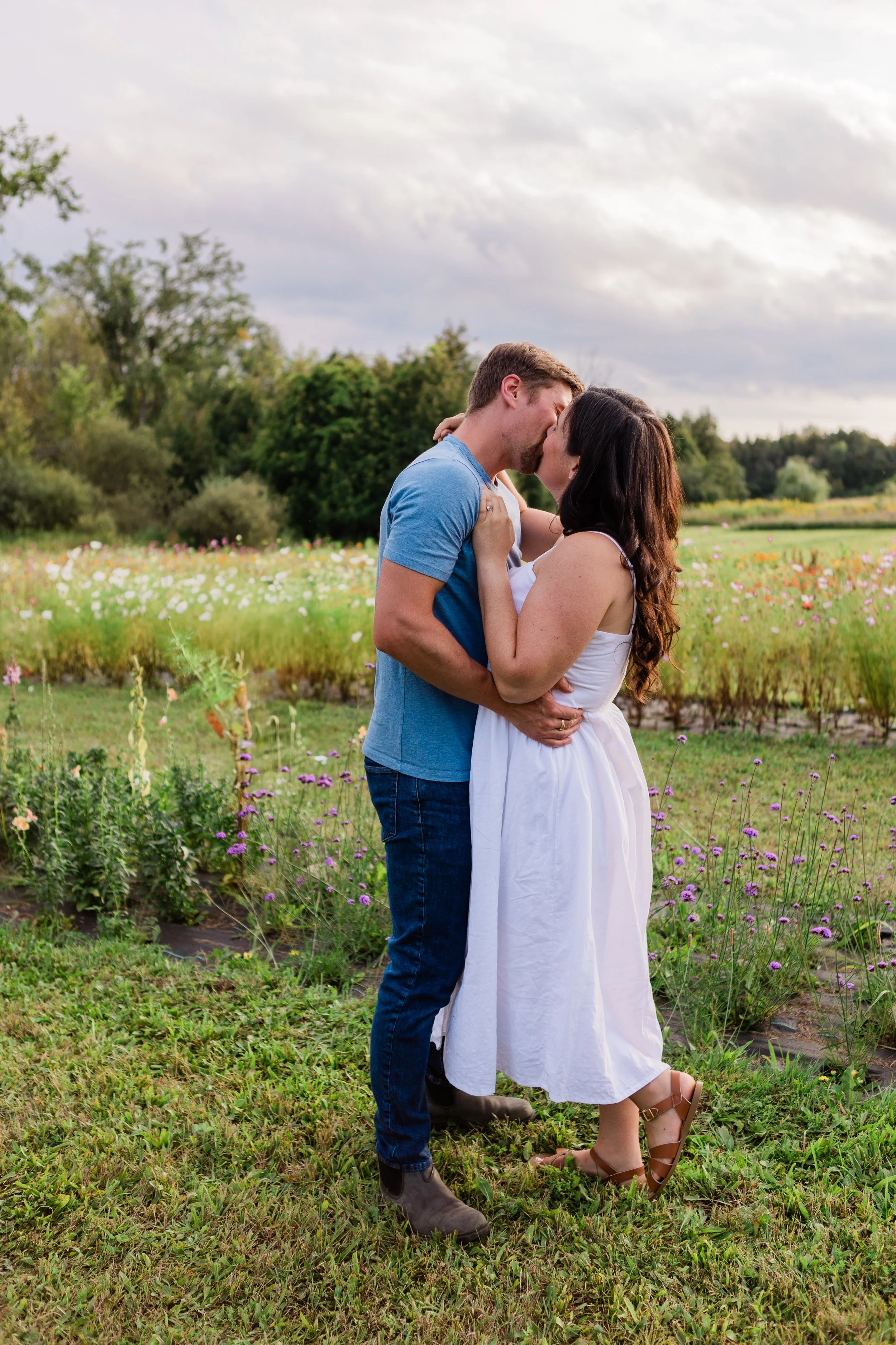 Niki&SimFlowerField_EmilyMaeAnnPhotography2026-38.jpg