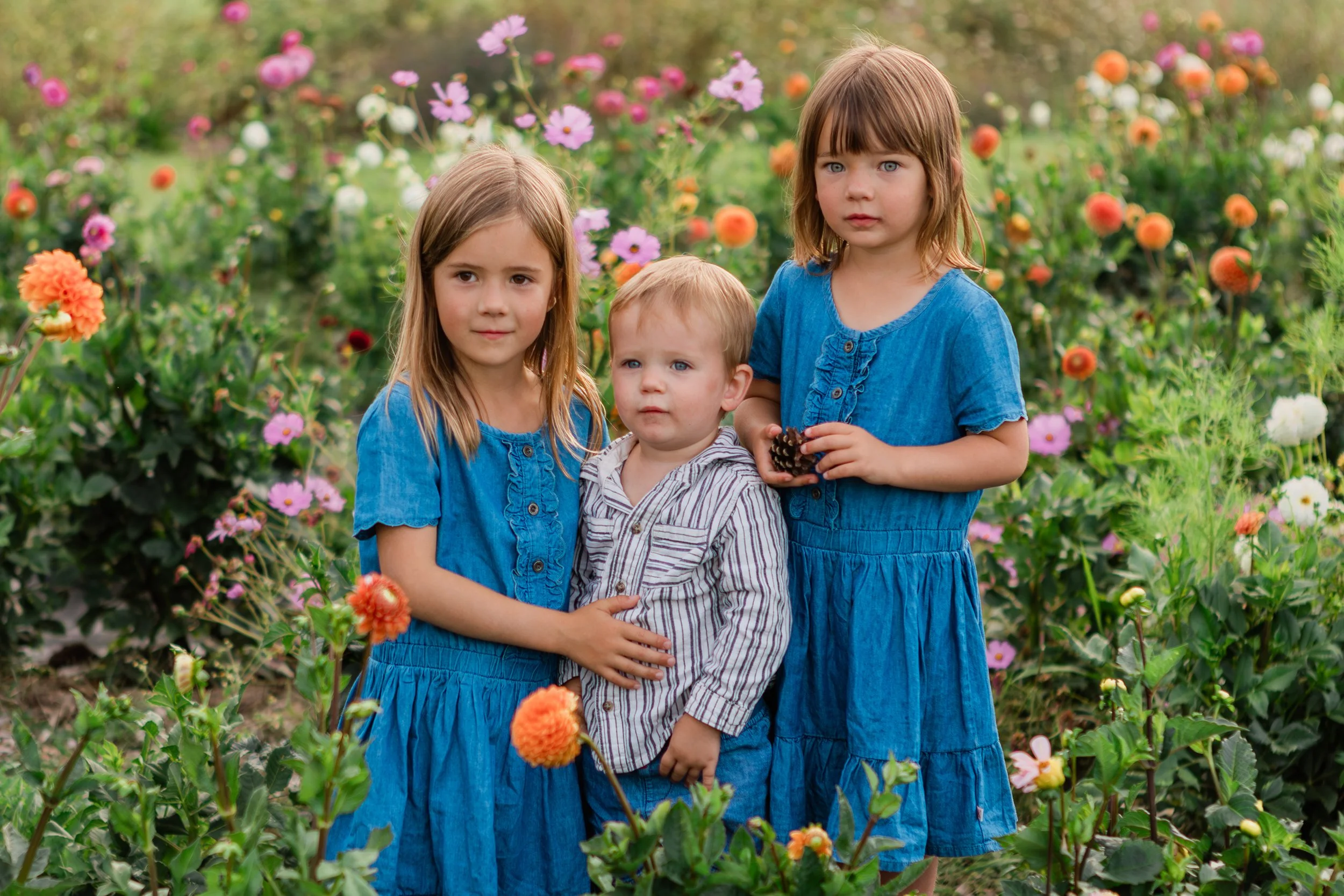 Niki&SimFlowerField_EmilyMaeAnnPhotography2026-42.jpg