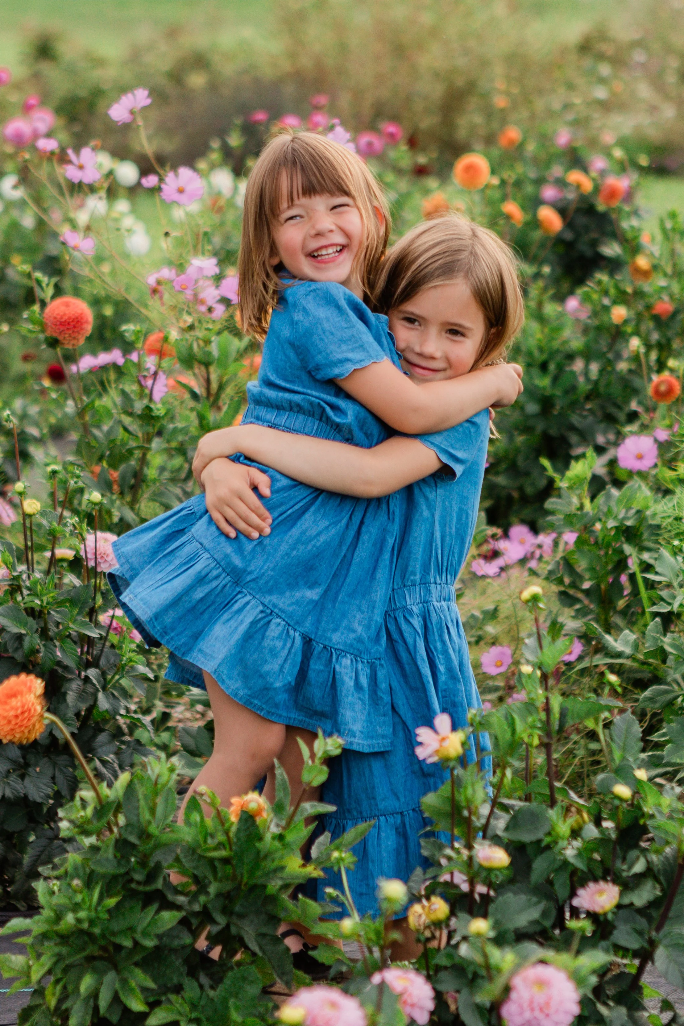 Niki&SimFlowerField_EmilyMaeAnnPhotography2026-45.jpg