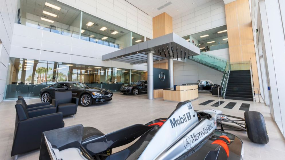 Mercedes-Benze lobby