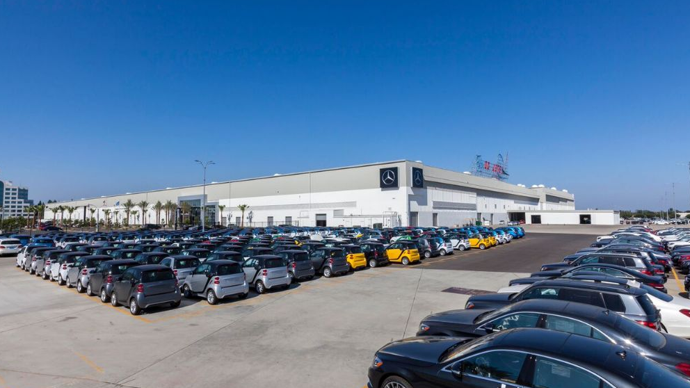 Mercedes-Benz exterior
