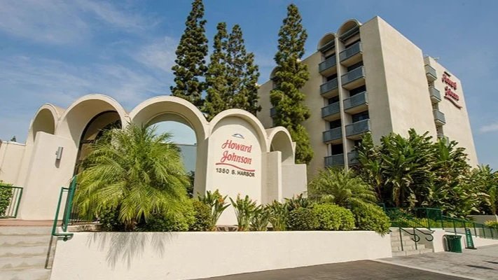Howard Johnsons signage
