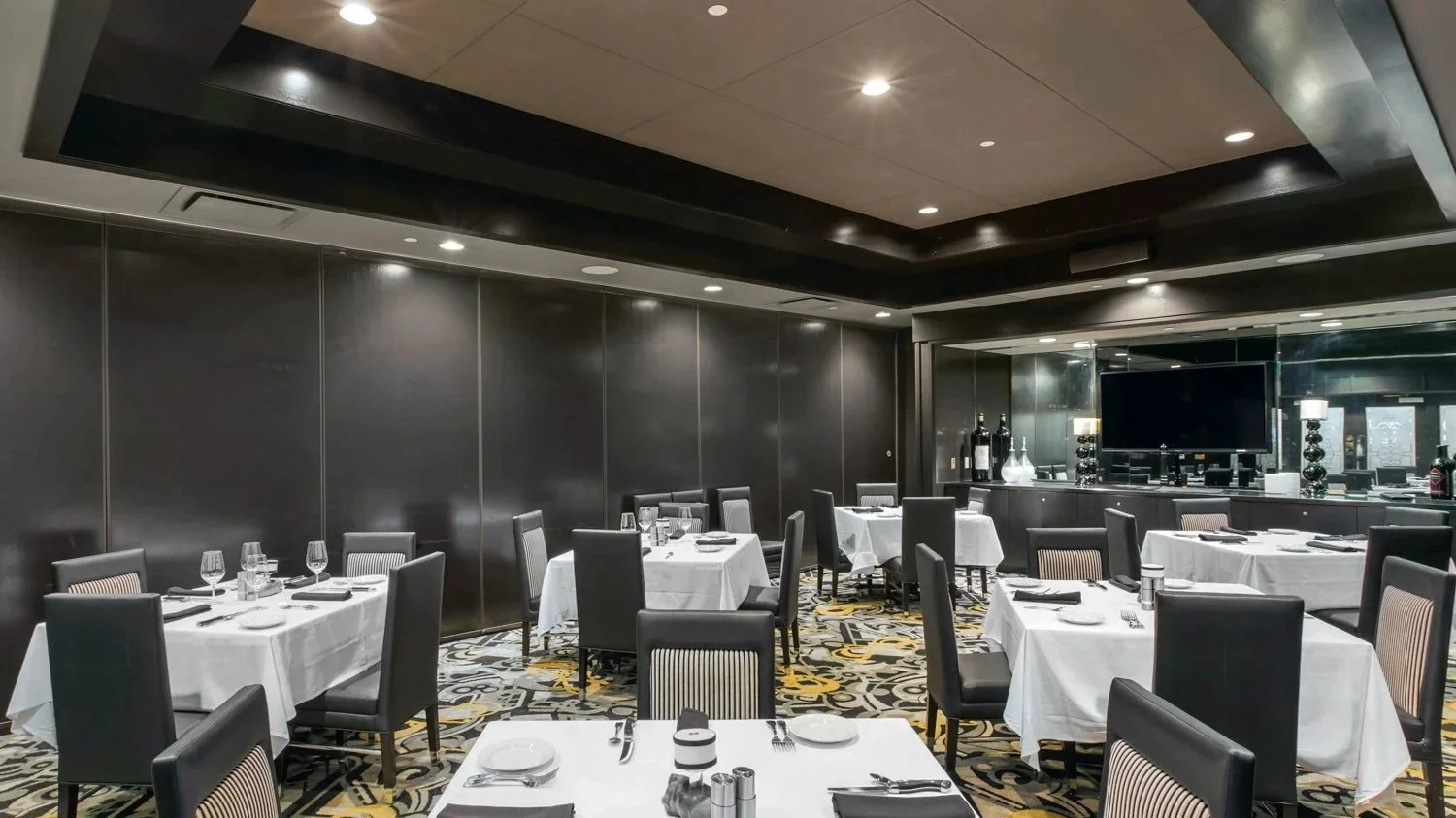 restaurant dining room