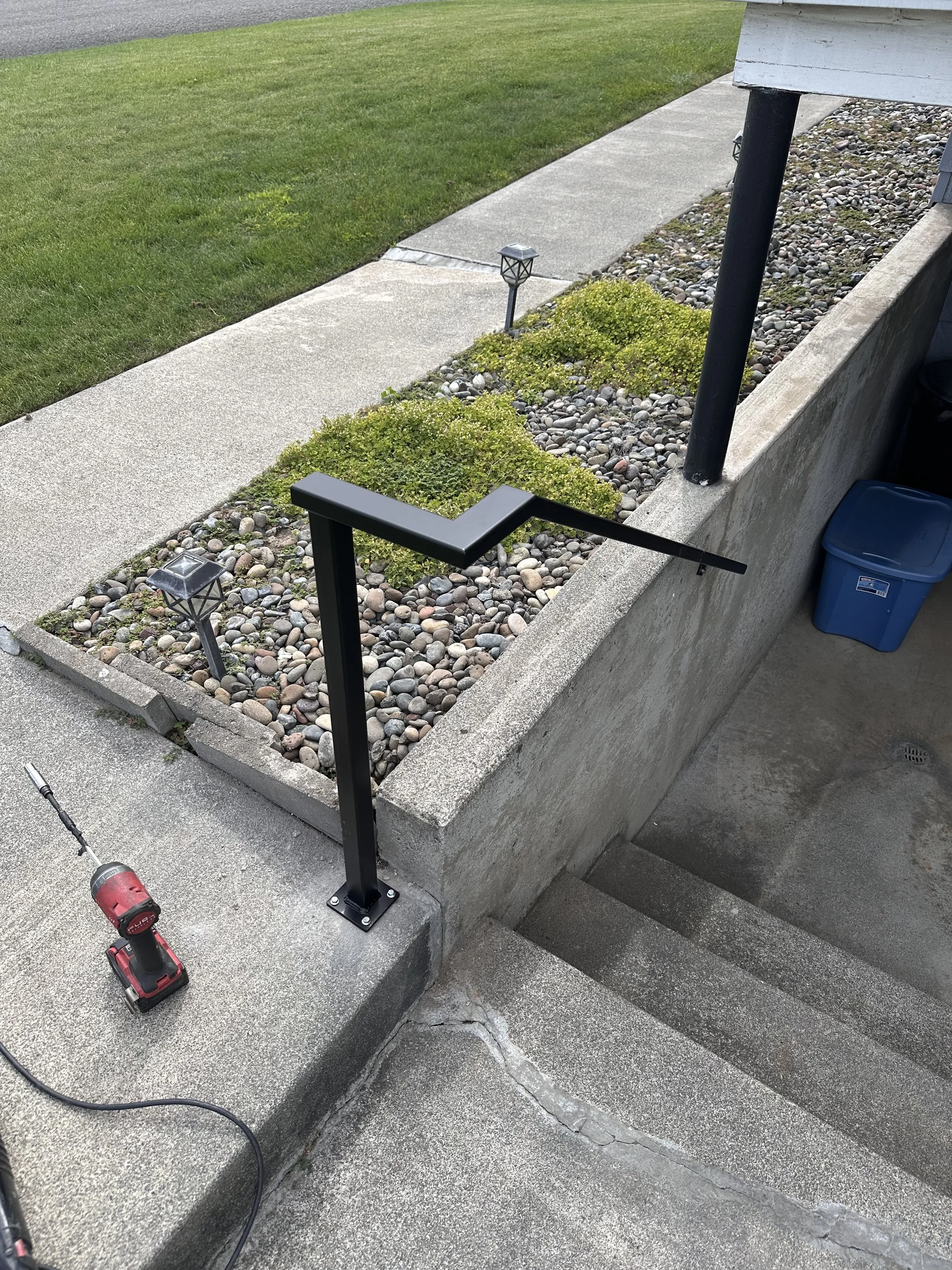 Small Graspable - 1 post, wall mount..jpeg
