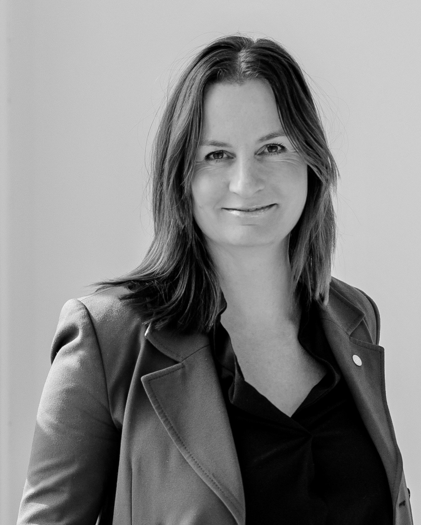 Dr. Adriana Lettrari