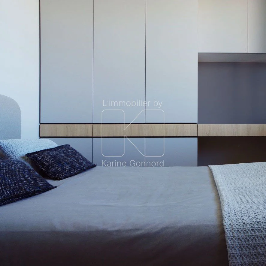15 Chambre 3 avec meuble sur mesure. et bureaujpeg.jpeg