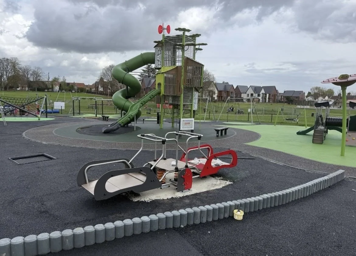 best playground installation near me, site work, contractor, expertly installed, beautiful design, reliable contractor, quick and amazing result. Essex, south east England, London, Kent hertforshire, near me