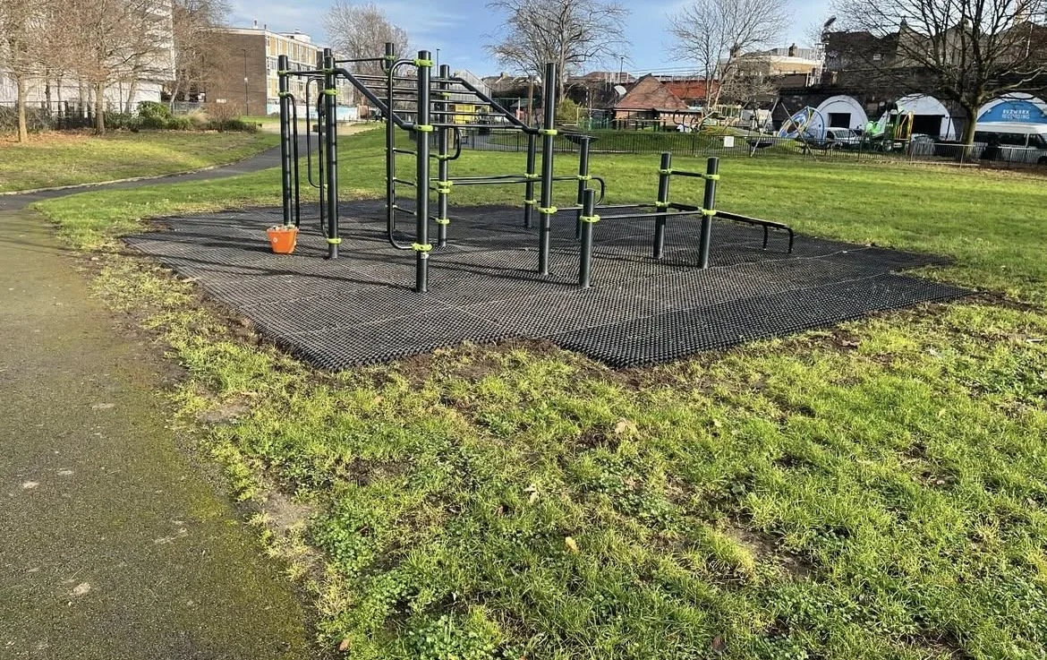 best playground installation near me, site work, contractor, expertly installed, beautiful design, reliable contractor, quick and amazing result. Essex, south east England, London, Kent hertforshire, near me