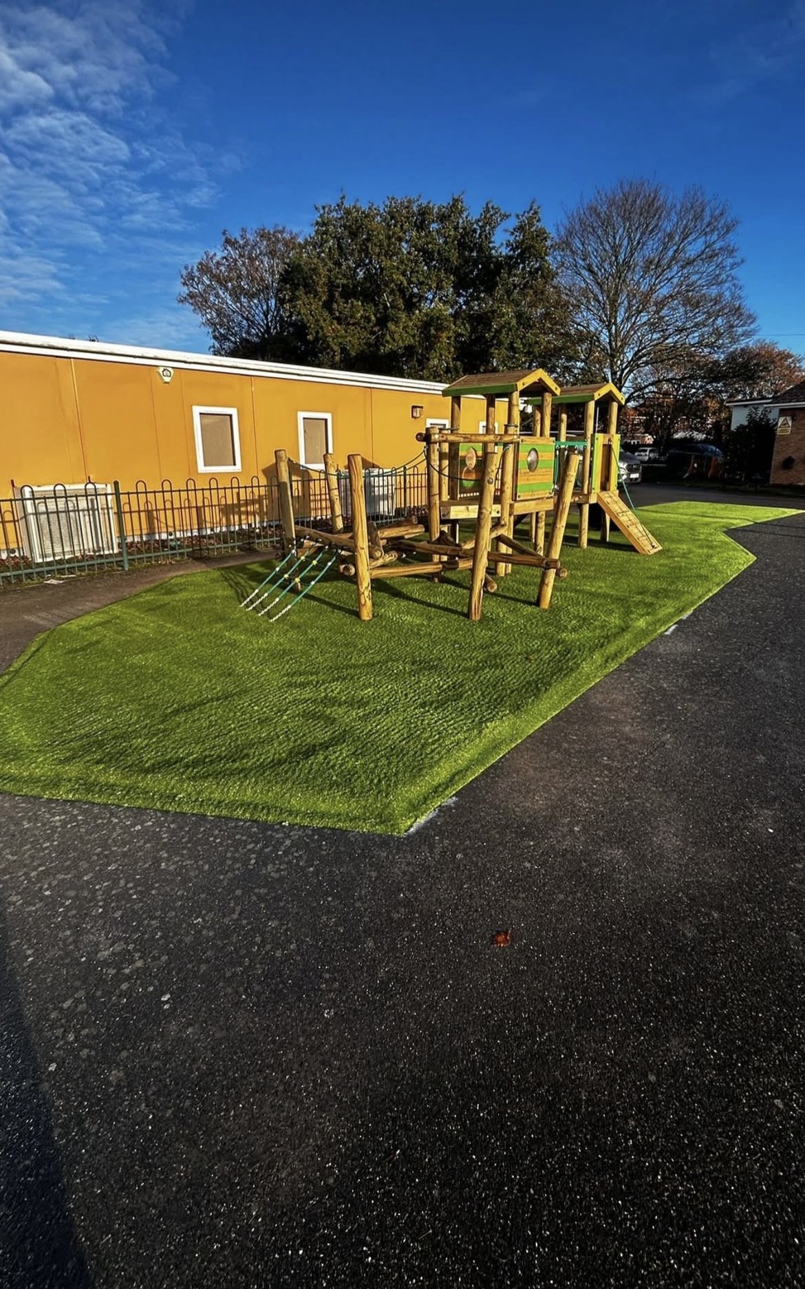 best playground installation near me, site work, contractor, expertly installed, beautiful design, reliable contractor, quick and amazing result. Essex, south east England, London, Kent hertforshire, near me