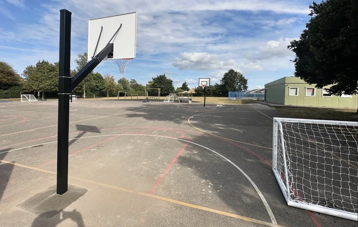 best multi use games area installers near me,  landscaping,  site work, contractor, expertly installed, beautiful design, reliable contractor, quick and amazing result. Essex, south east England, London, Kent hertforshire, near me