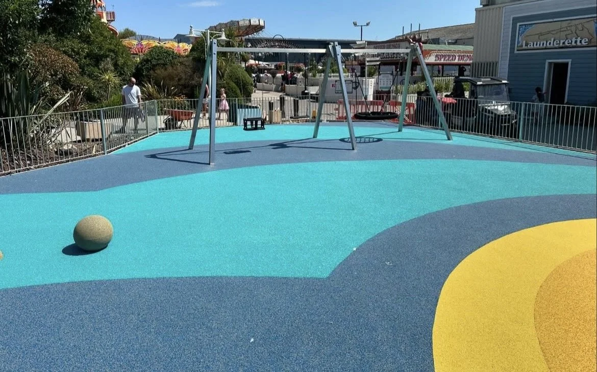 best playground installation near me, site work, contractor, expertly installed, beautiful design, reliable contractor, quick and amazing result. Essex, south east England, London, Kent hertforshire, near me