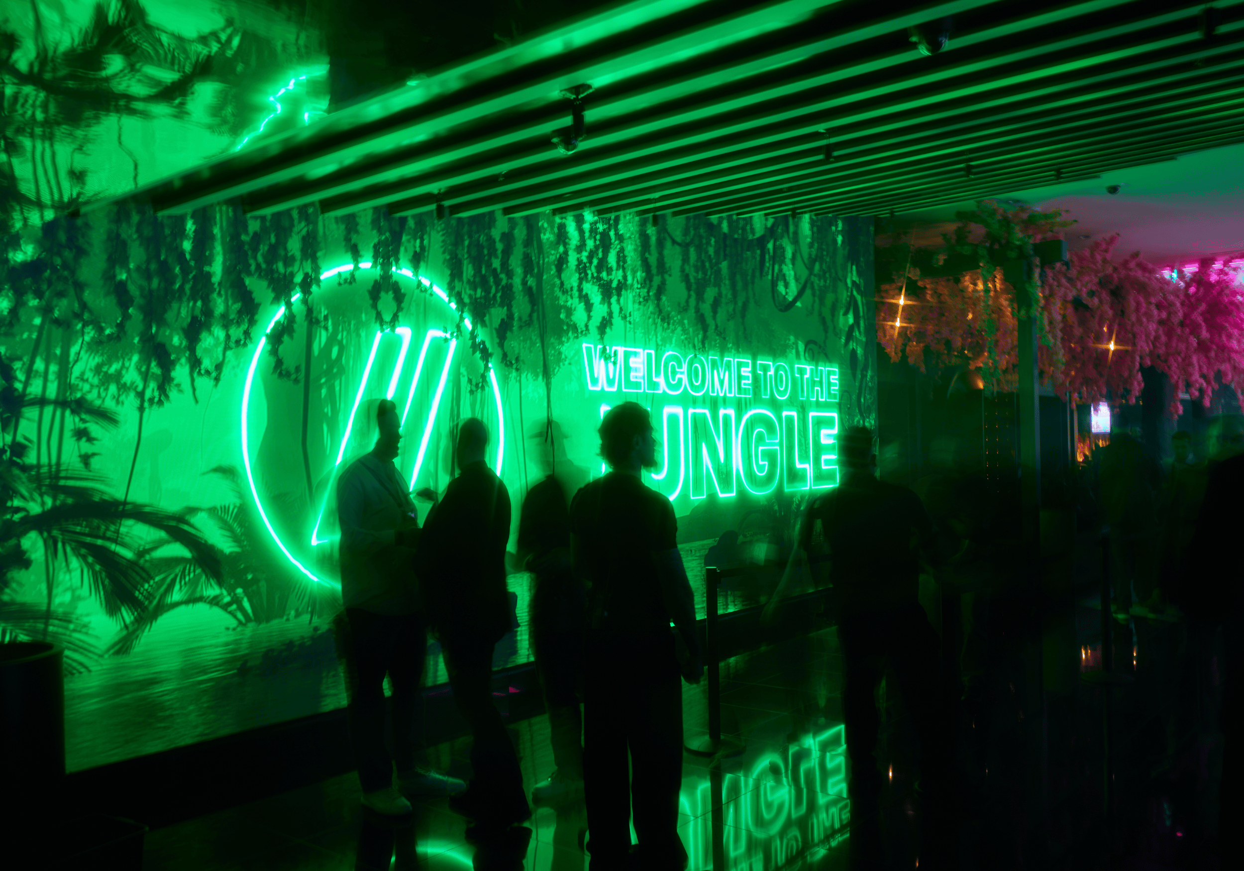 Picture of attendees interacting with the scenic at Scale Computing Platform 2026.