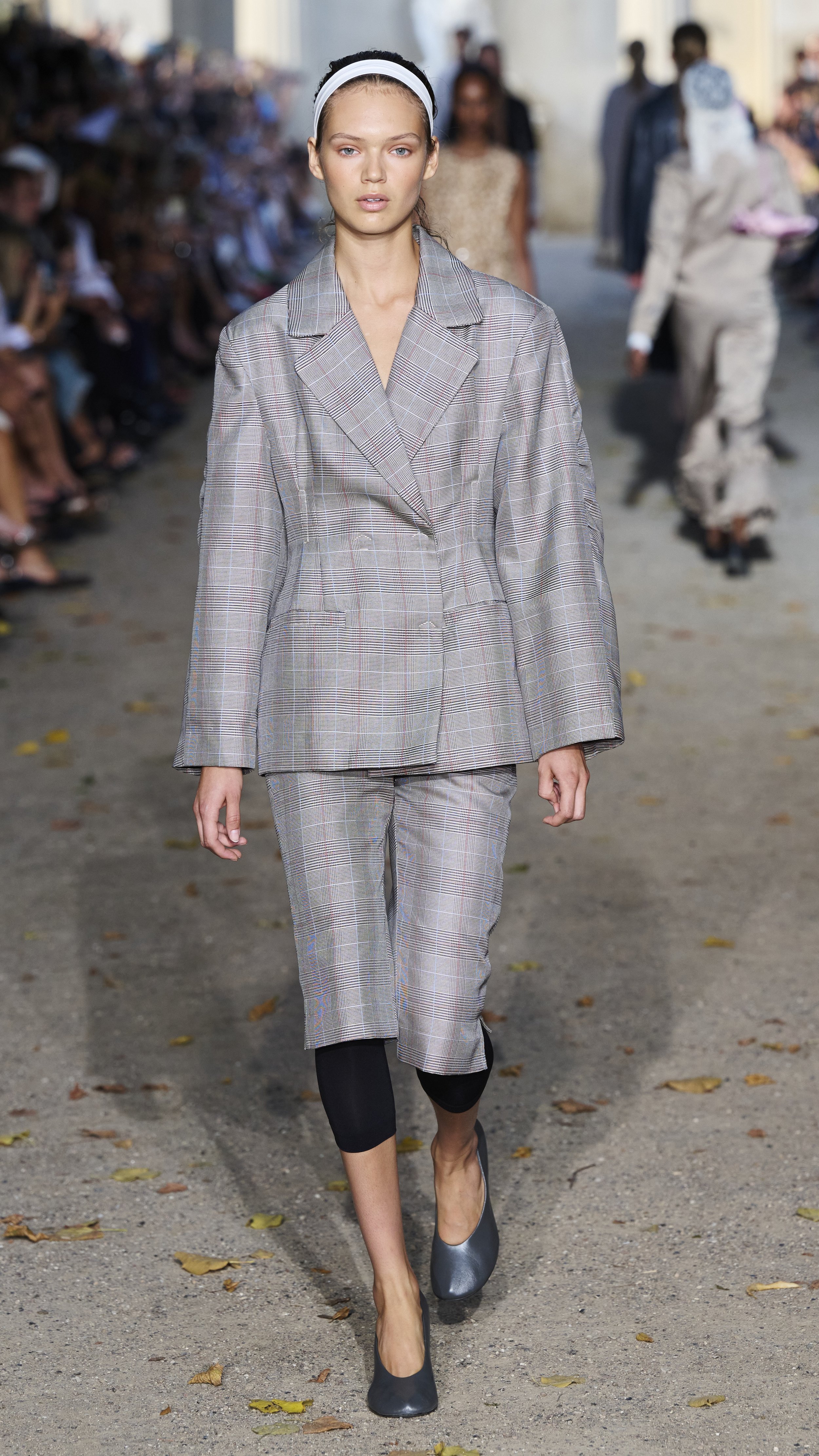 Look 4 of 30 Baum und Pferdgarten SS27.jpg