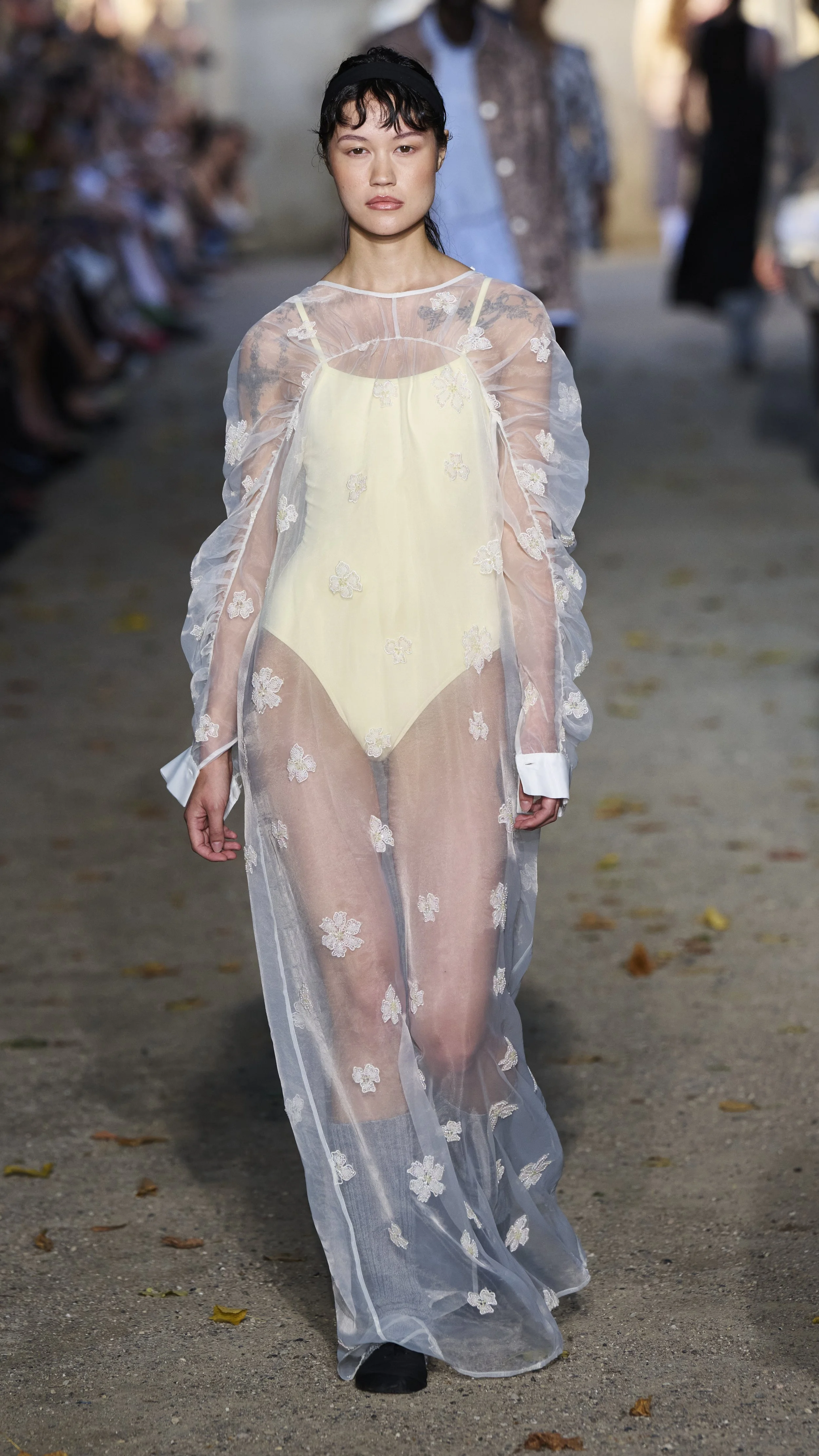 Look 18 of 30 Baum und Pferdgarten SS27.jpg