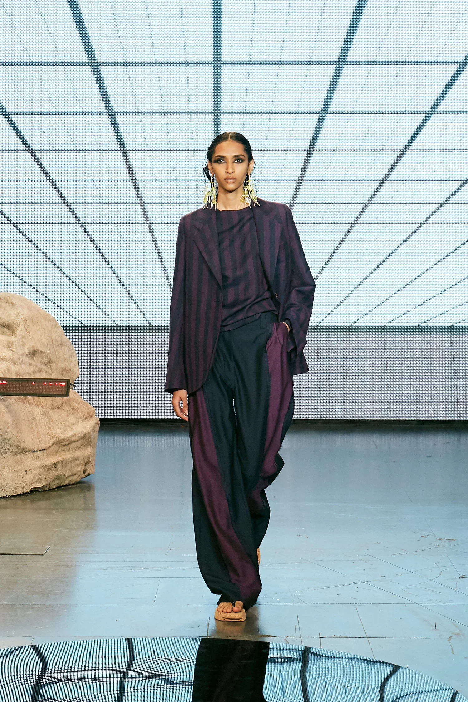 20210919_Eftychia_Front+of+House_look+3.webp