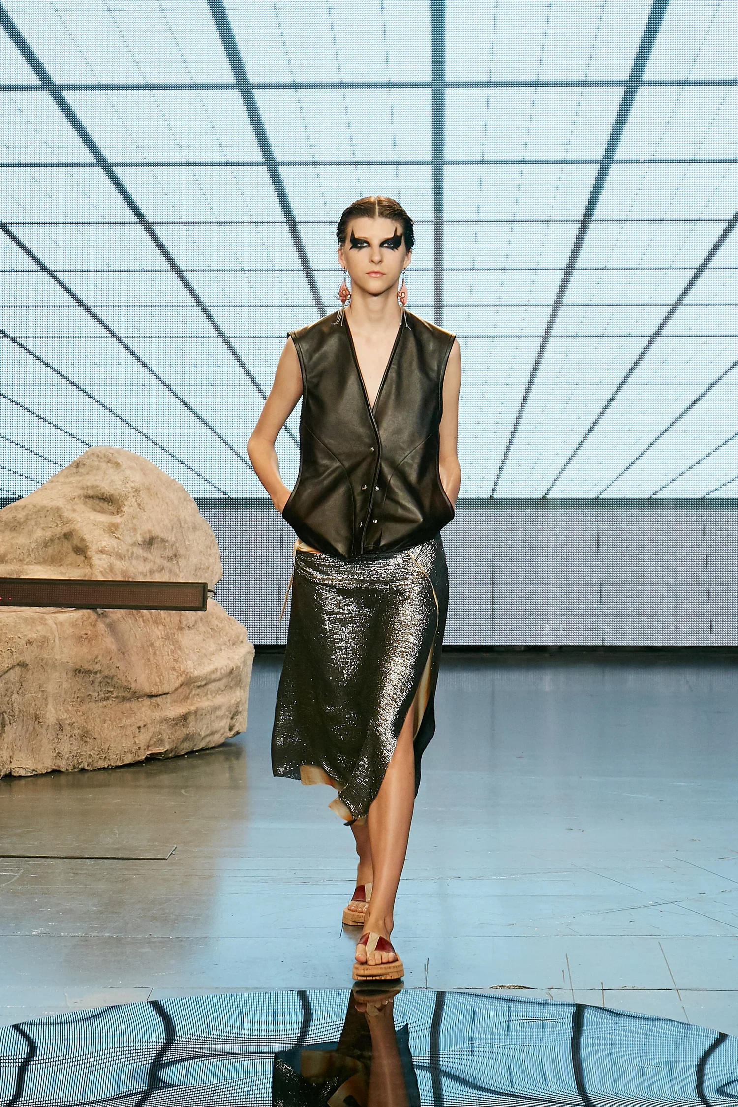 20210919_Eftychia_Front+of+House_look+6.webp