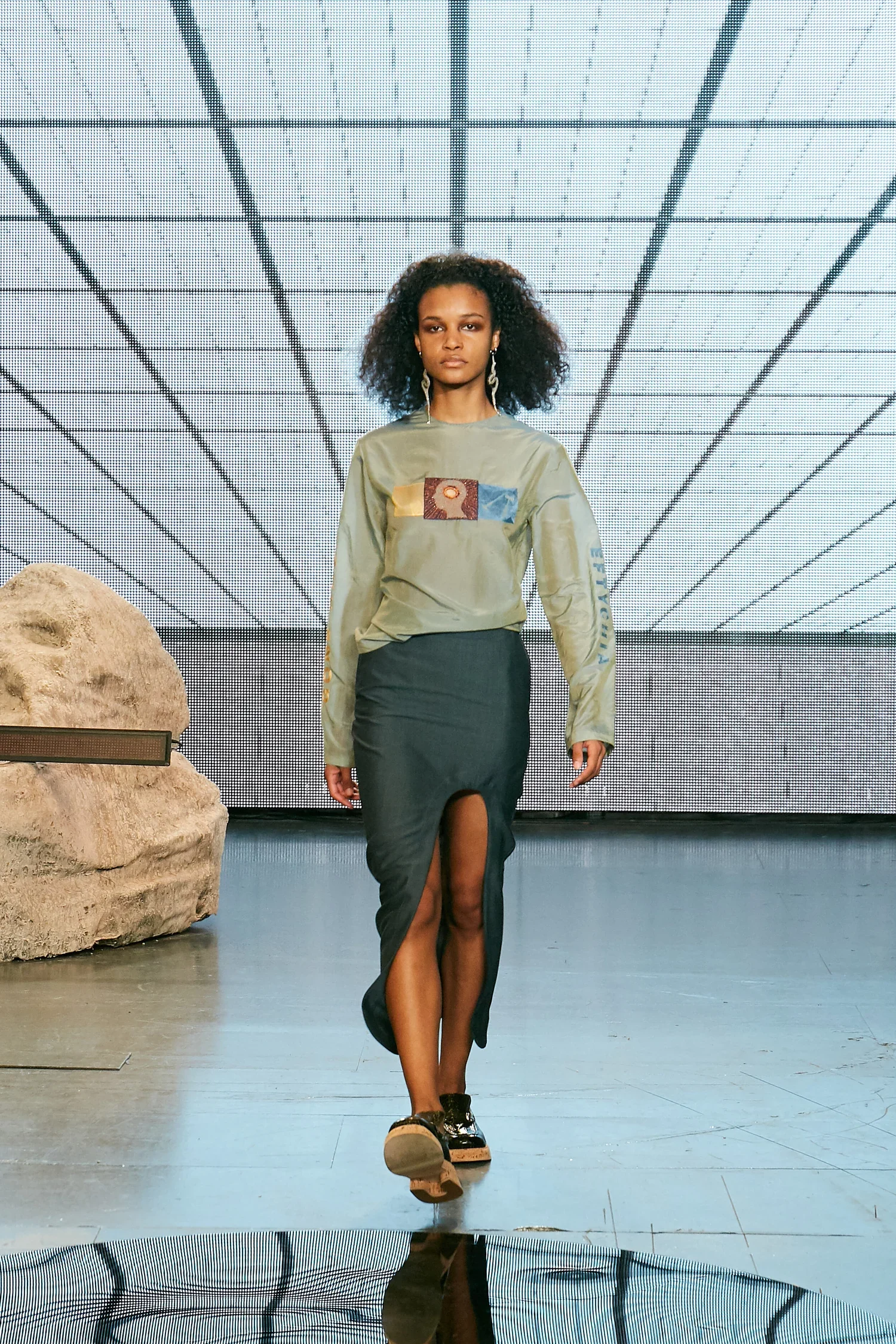 20210919_Eftychia_Front+of+House_Look+2.webp