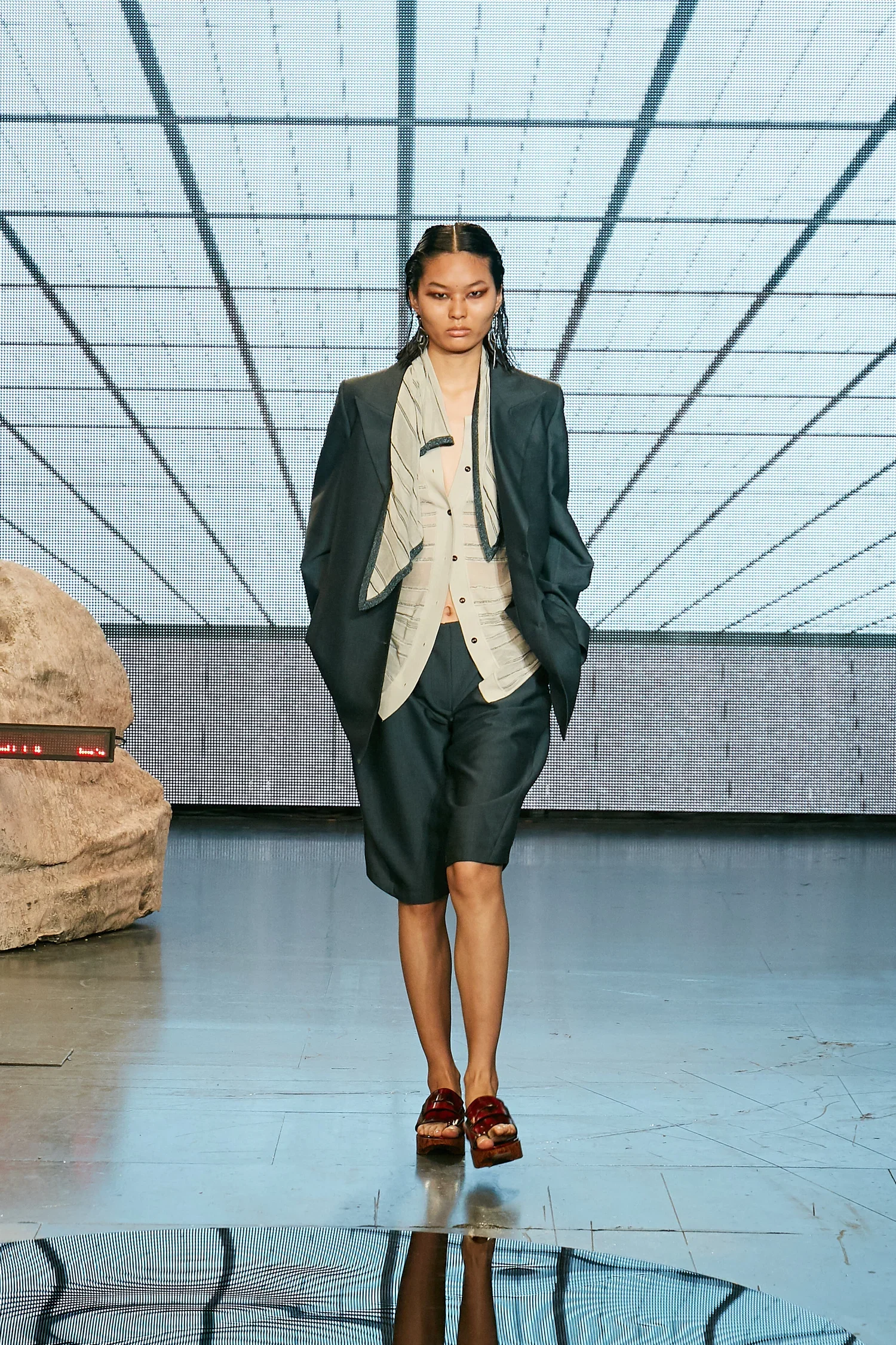 20210919_Eftychia_Front+of+House_look+5.webp
