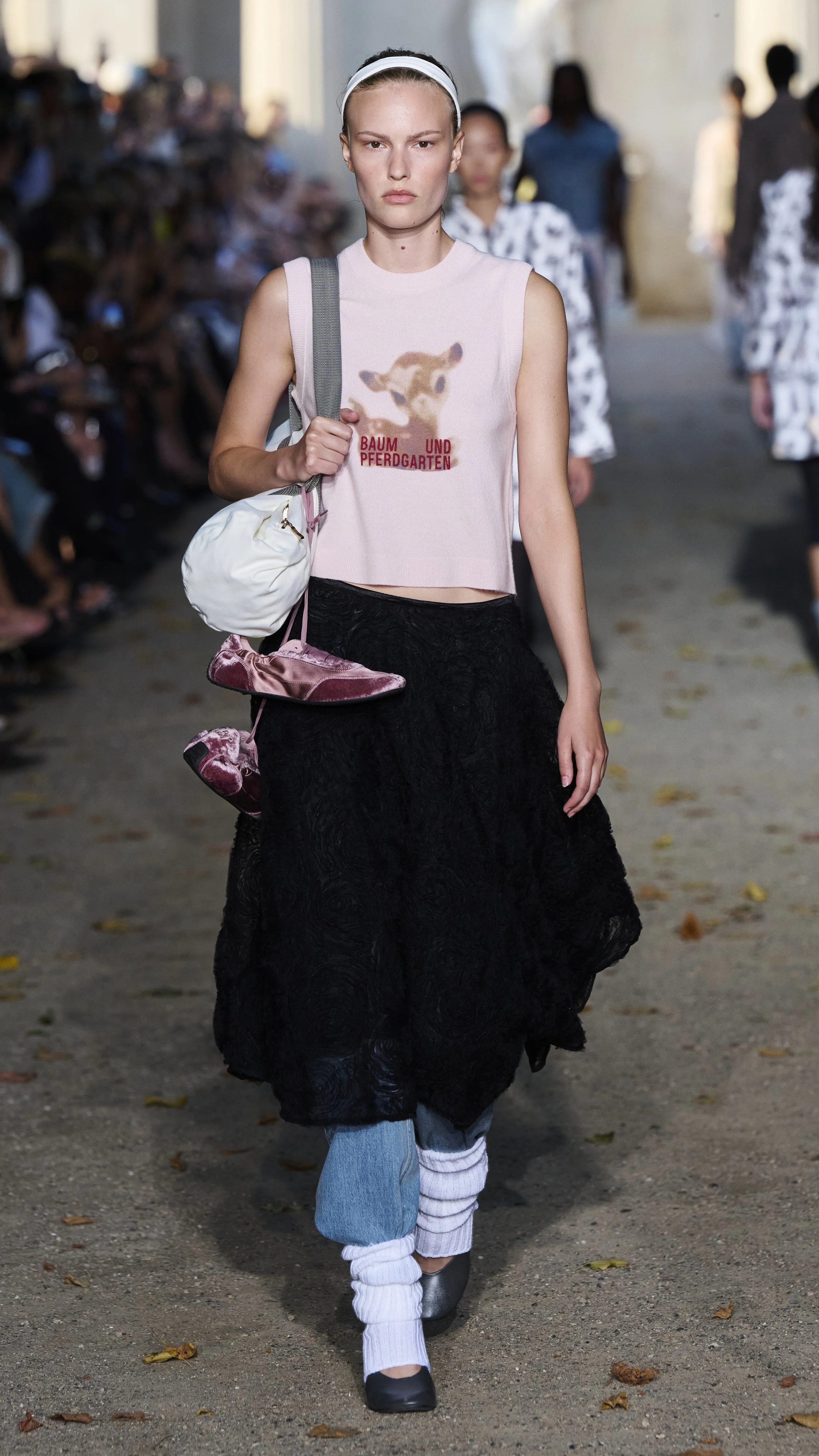 Look 22 of 30 Baum und Pferdgarten SS27.jpg