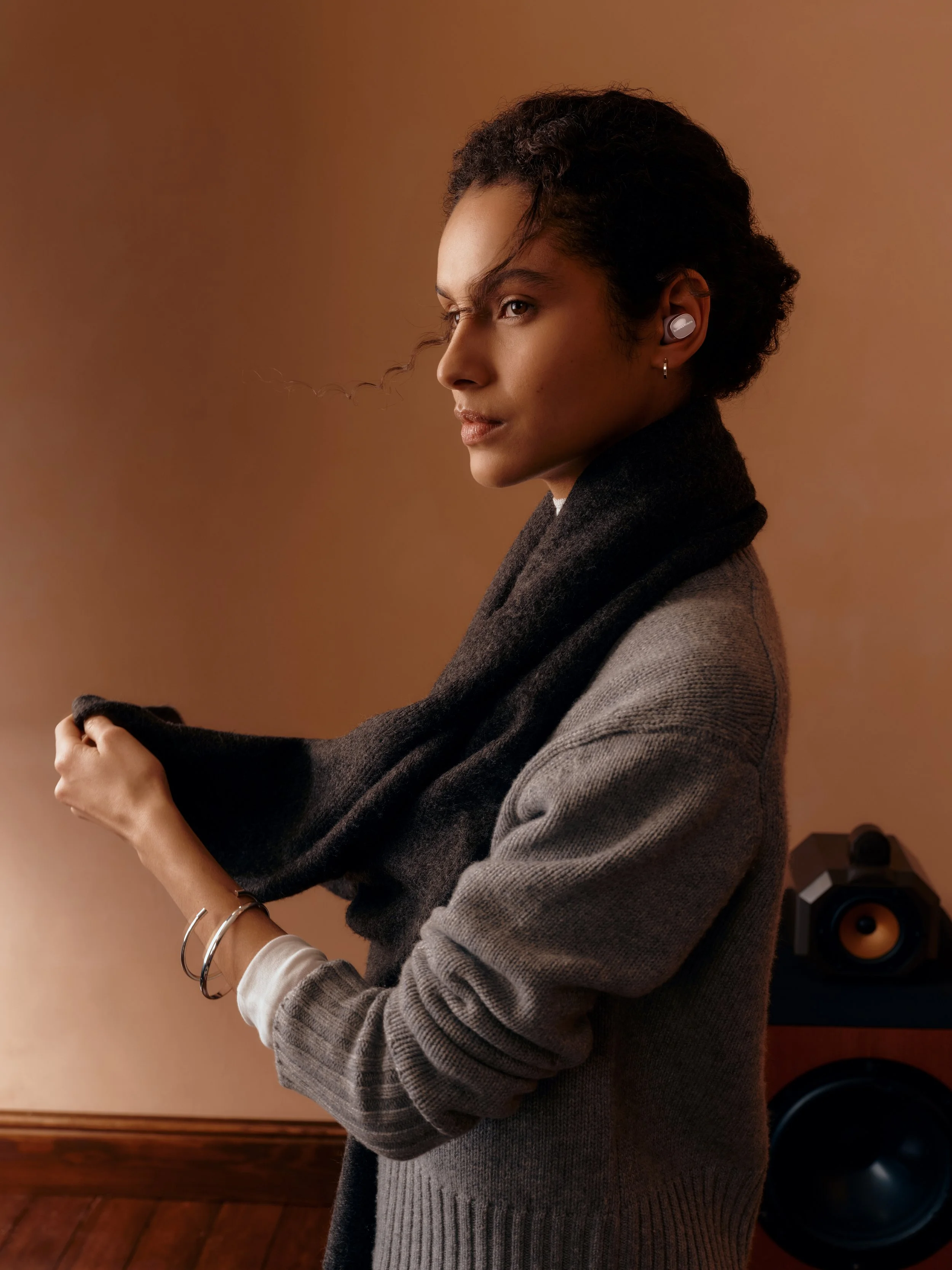 26_01_21_Bowers&Wilkins_Pi8_PaleMauve_Female_074.jpeg