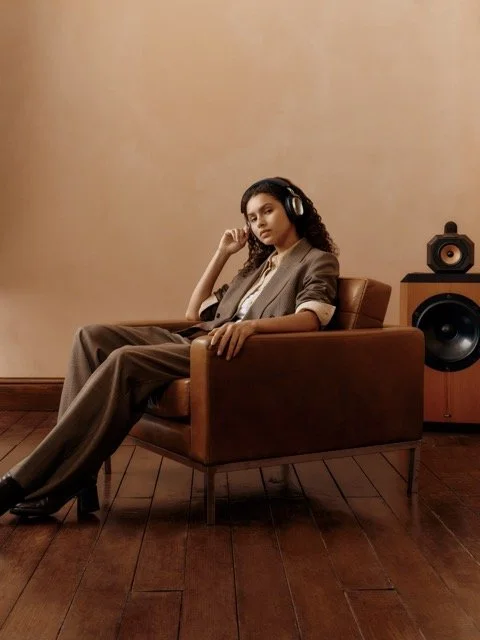 26_01_21_Bowers&Wilkins_Px8_MidnightBlue_Female_041 Medium.jpeg