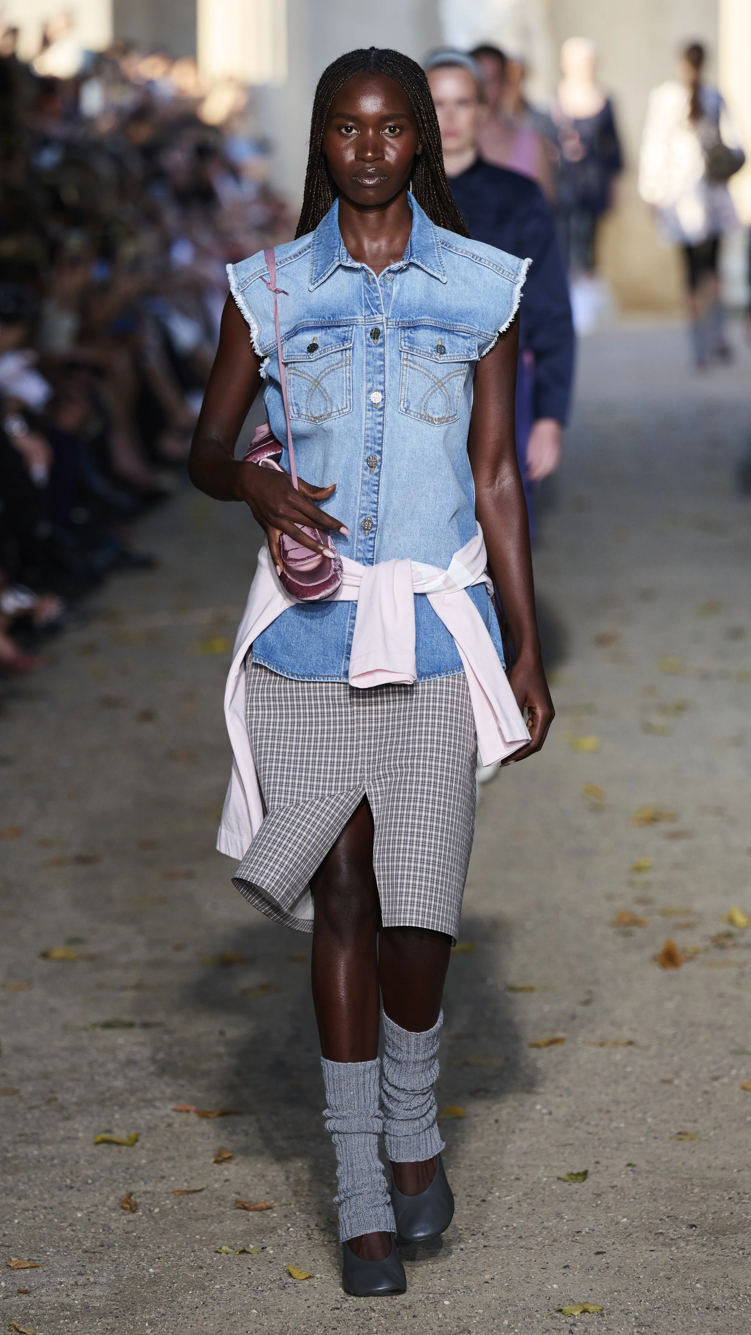 Look 24 of 30 Baum und Pferdgarten SS27.jpg