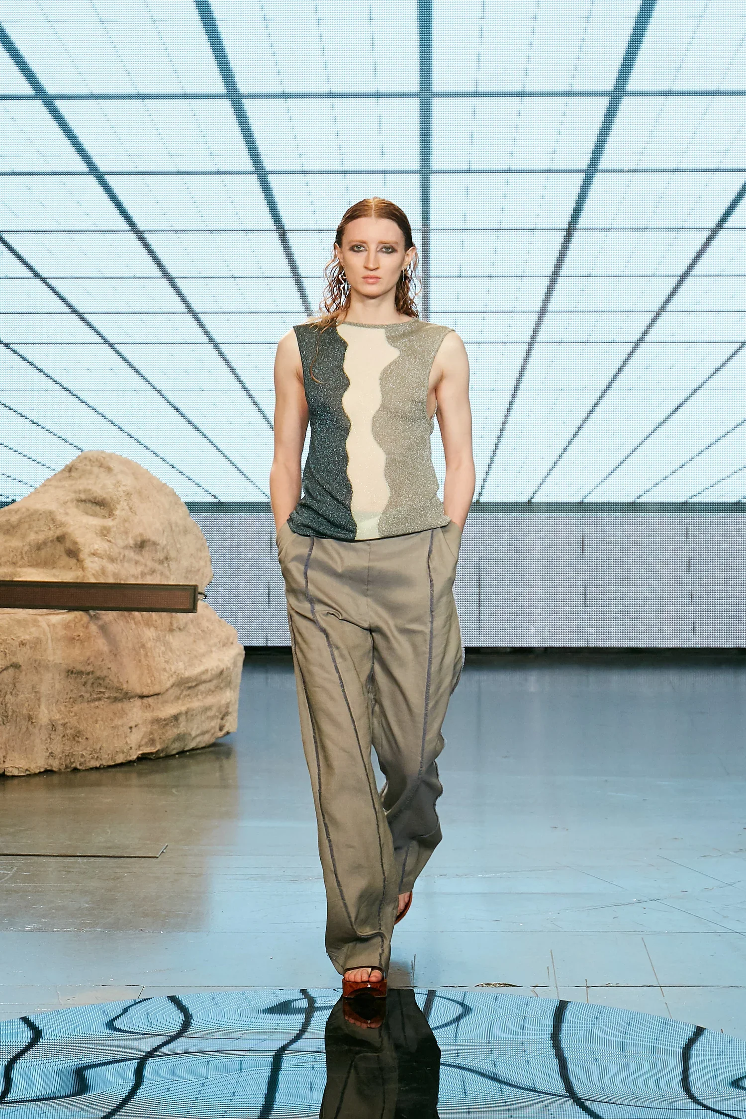 20210919_Eftychia_Front+of+House_look+12.webp