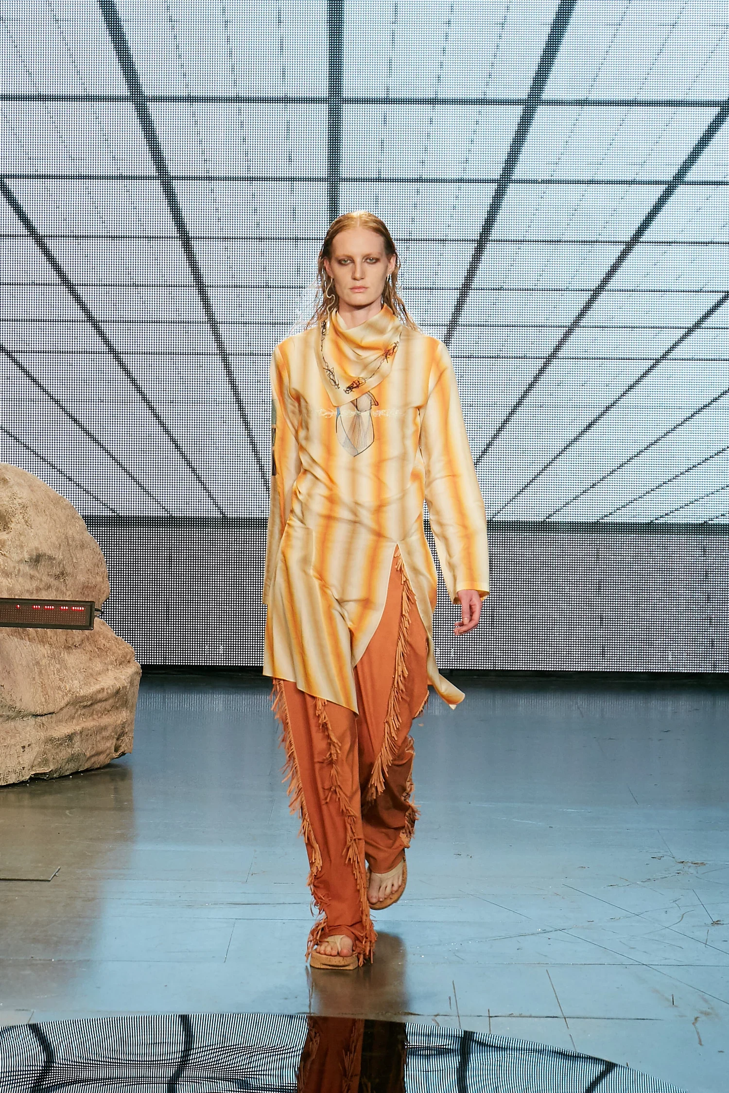20210919_Eftychia_Front+of+House_look+4.webp
