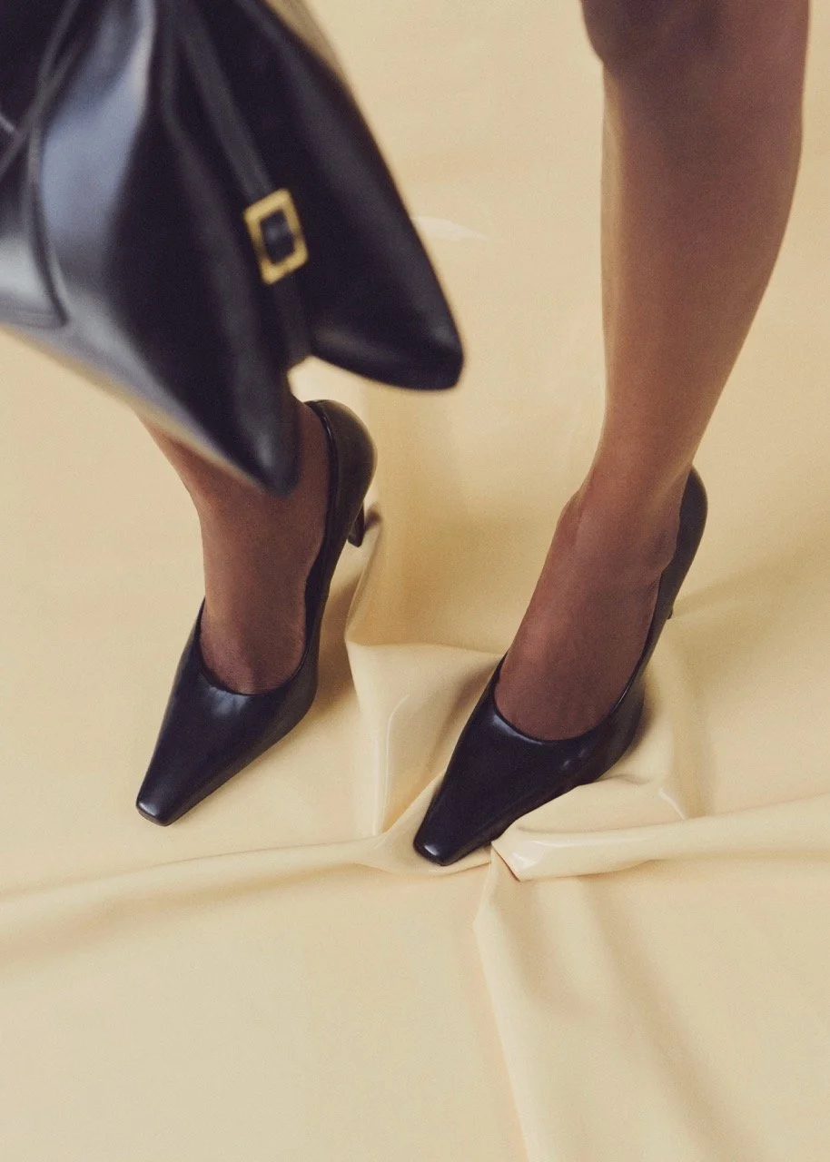 WANDLER_FALL26CAPSULE_EDITORIAL_PENELOPE_SLOUCH_BAG_BLACK_GLAZE Large.jpeg