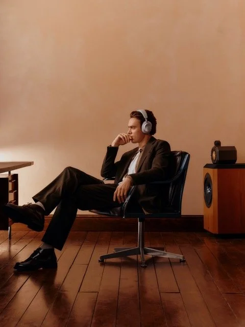 26_01_21_Bowers&Wilkins_Px8_PearlBlue_Male_067 Medium.jpeg
