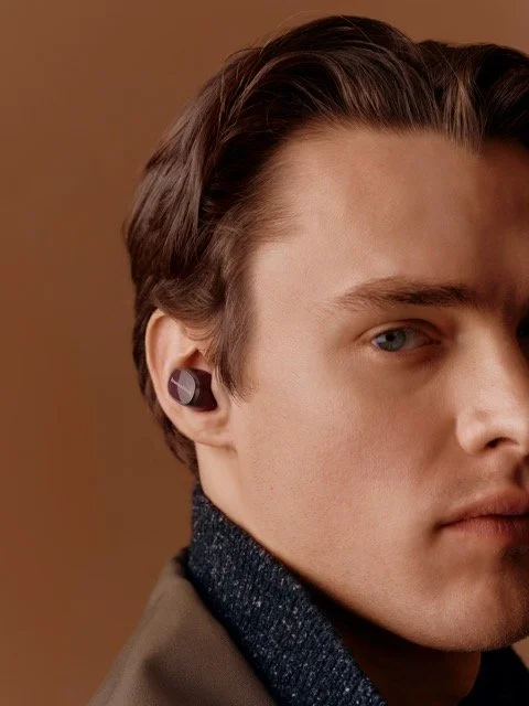 26_01_21_Bowers&Wilkins_Pi8_DarkBurgundy_Male_271 Medium.jpeg