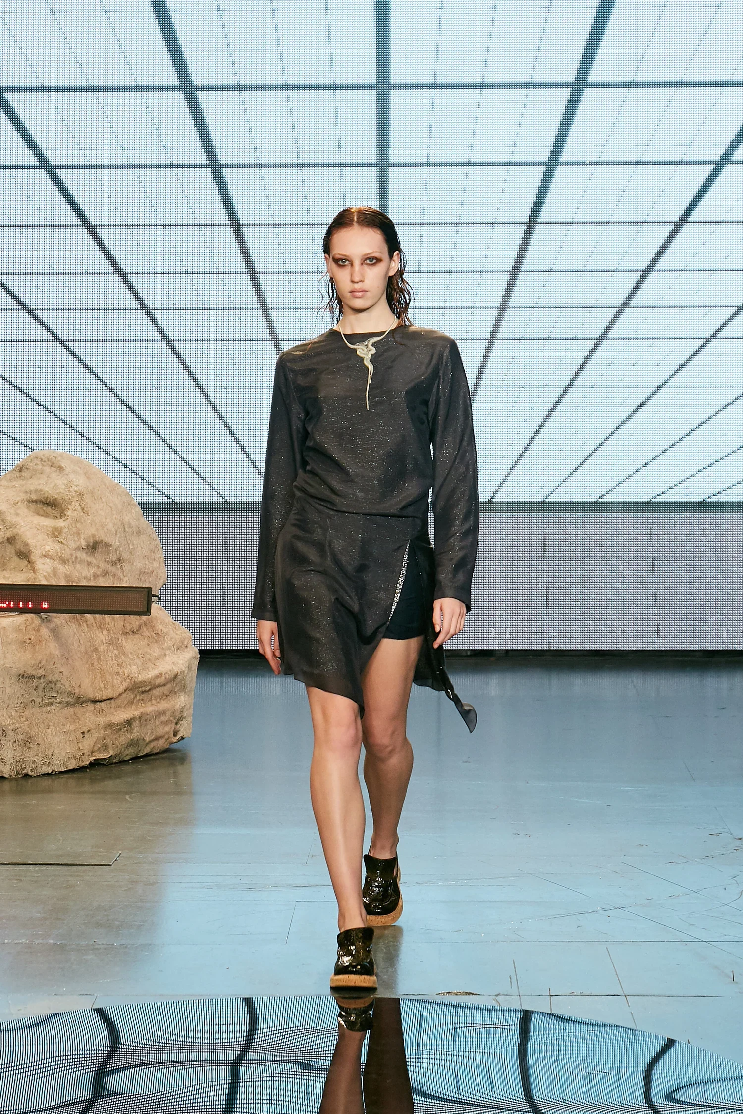 20210919_Eftychia_Front+of+House_look+9.webp