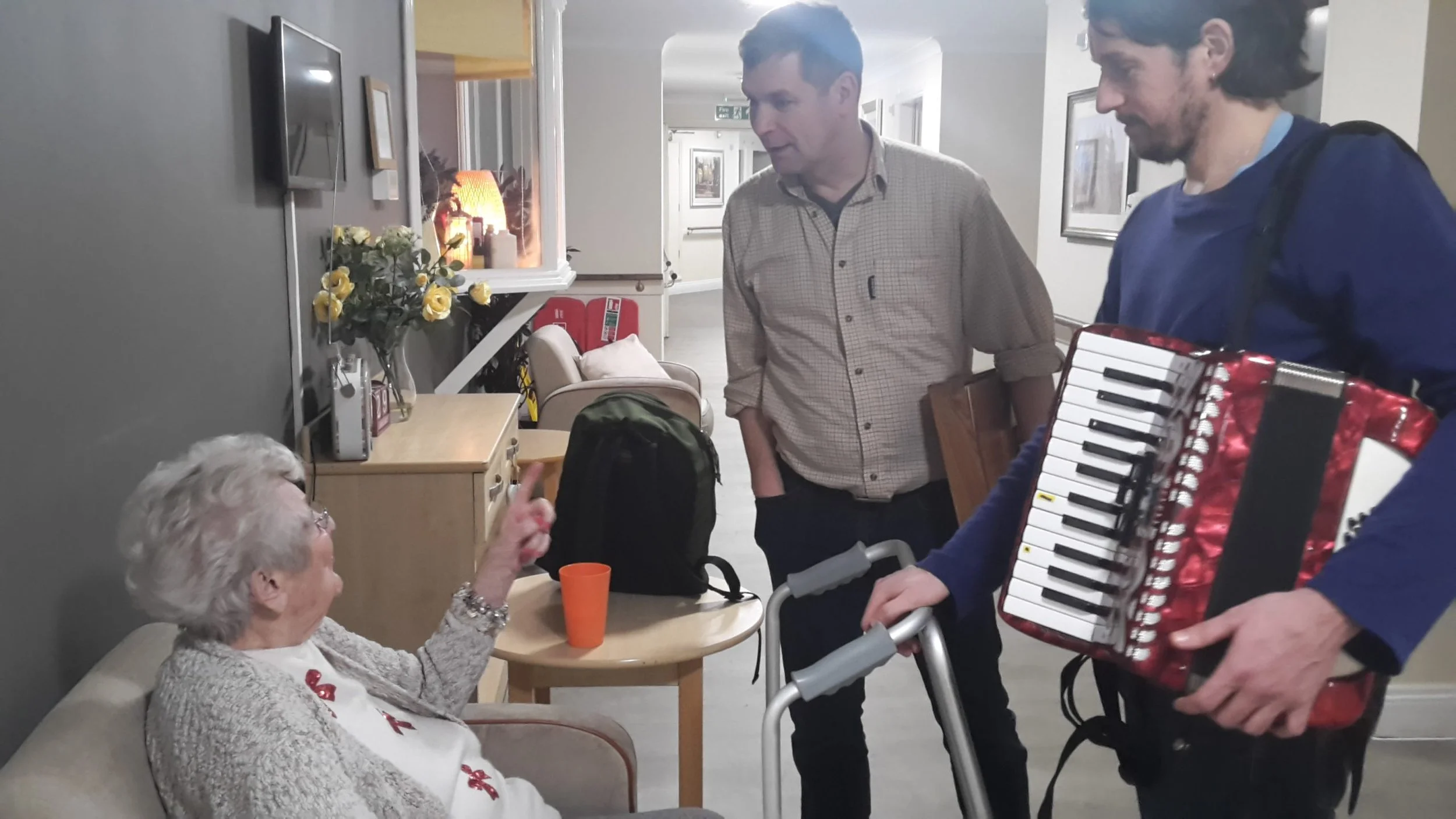 (not) lovely: Enacting solidarity in dementia care through participatory Arts