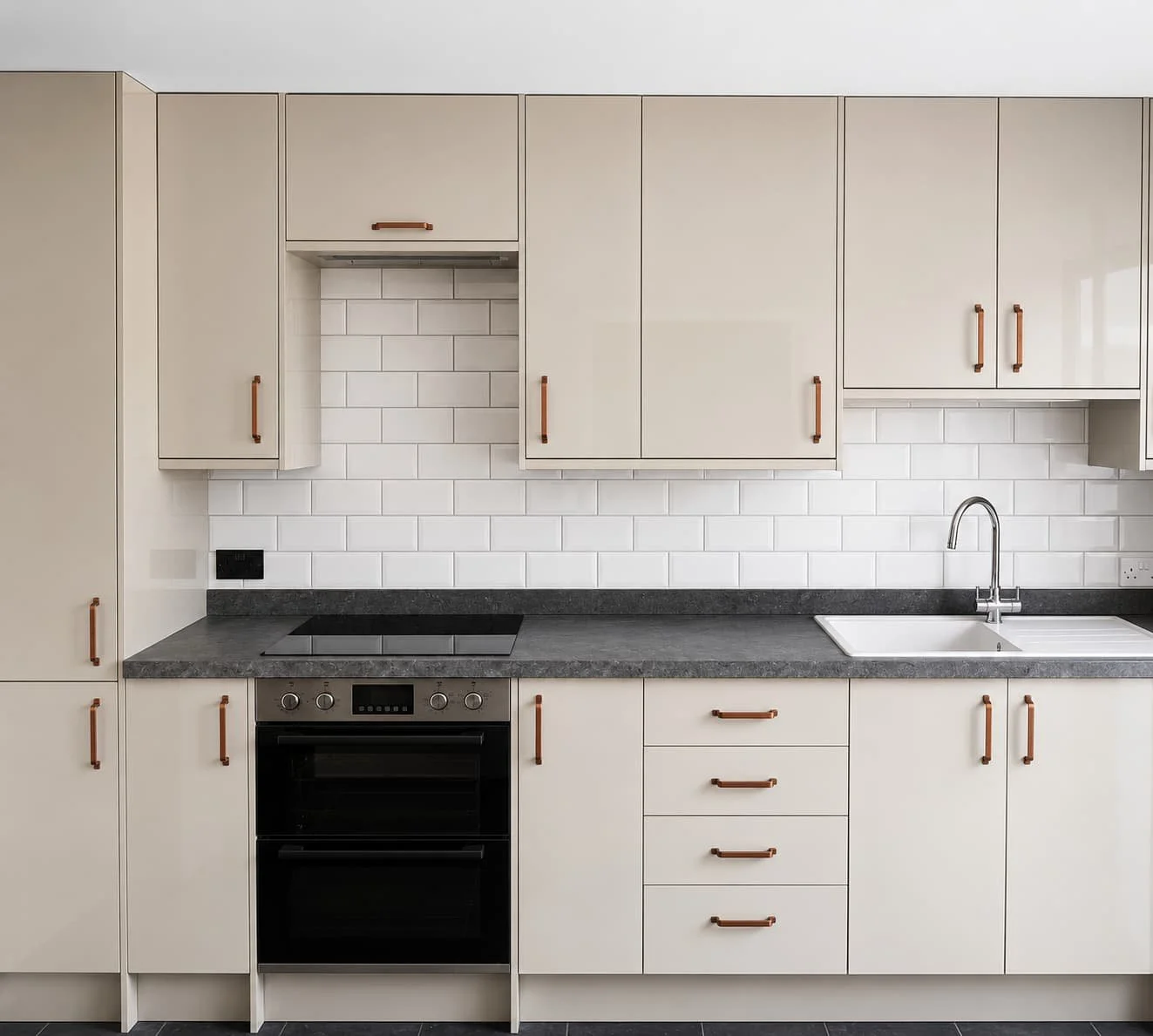 White subway tile kitchen splashback in Newquay