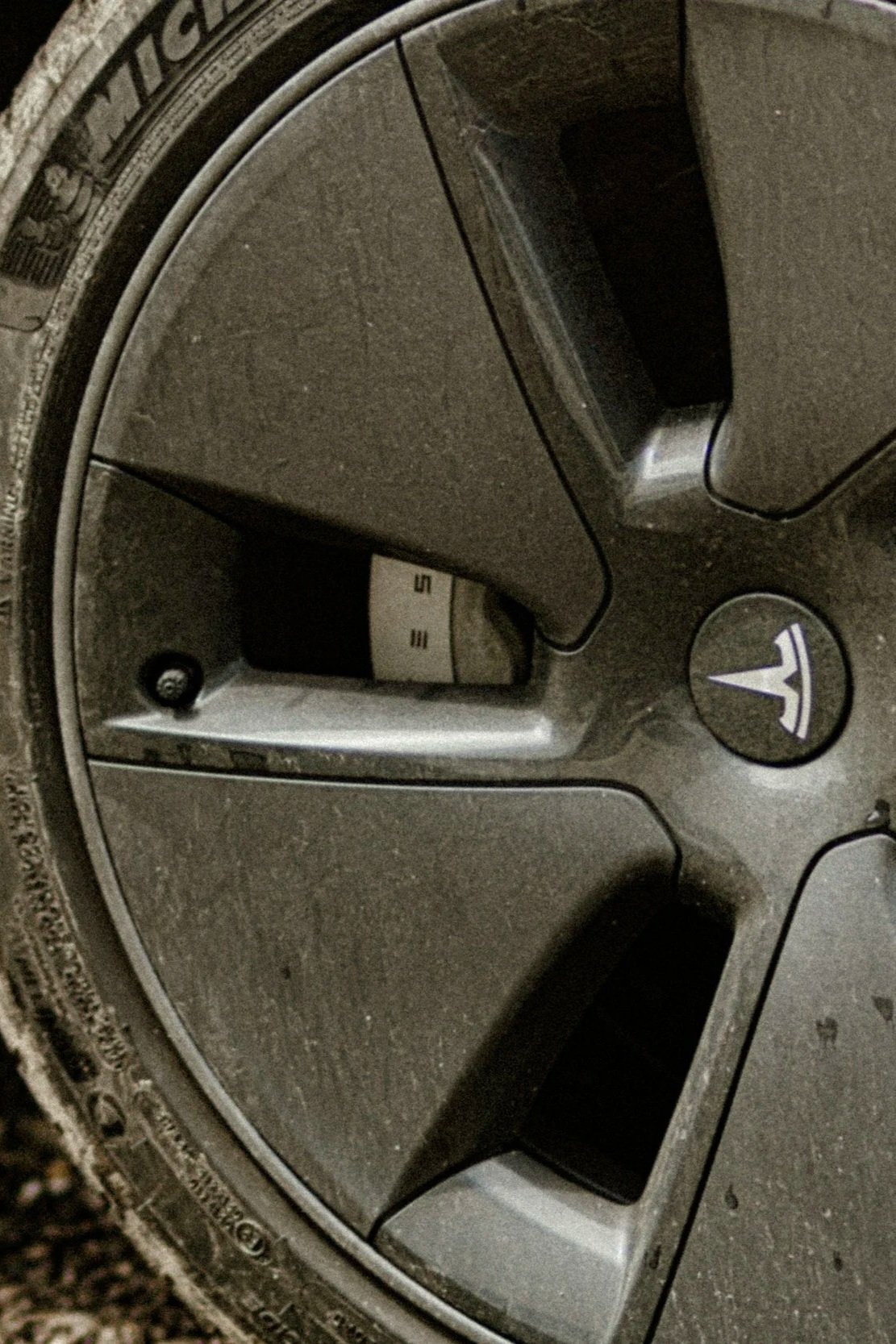 Professional alloy wheel paint restoration Kent