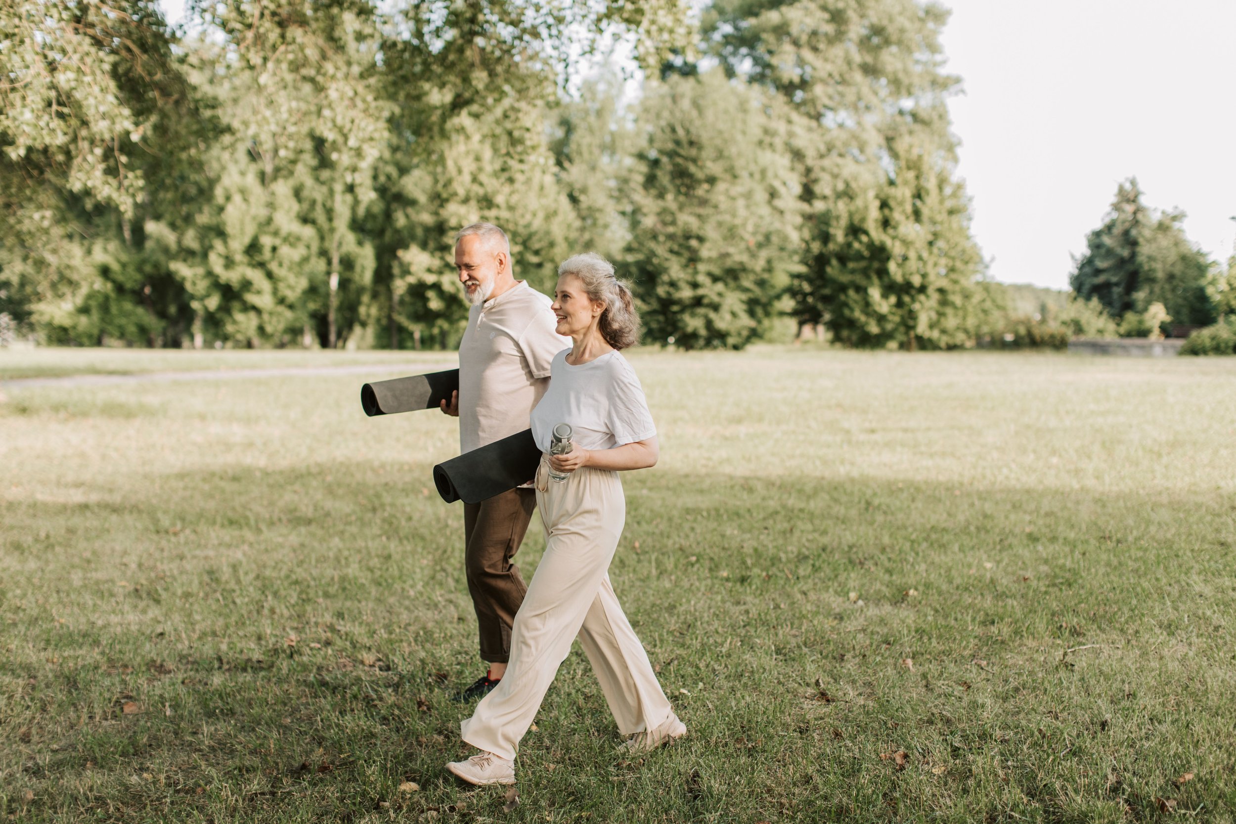 Physiotherapist leading an outdoor community wellness program as part of Larch House Physio & Movement’s satellite physiotherapy and rehabilitation services in Ottawa.