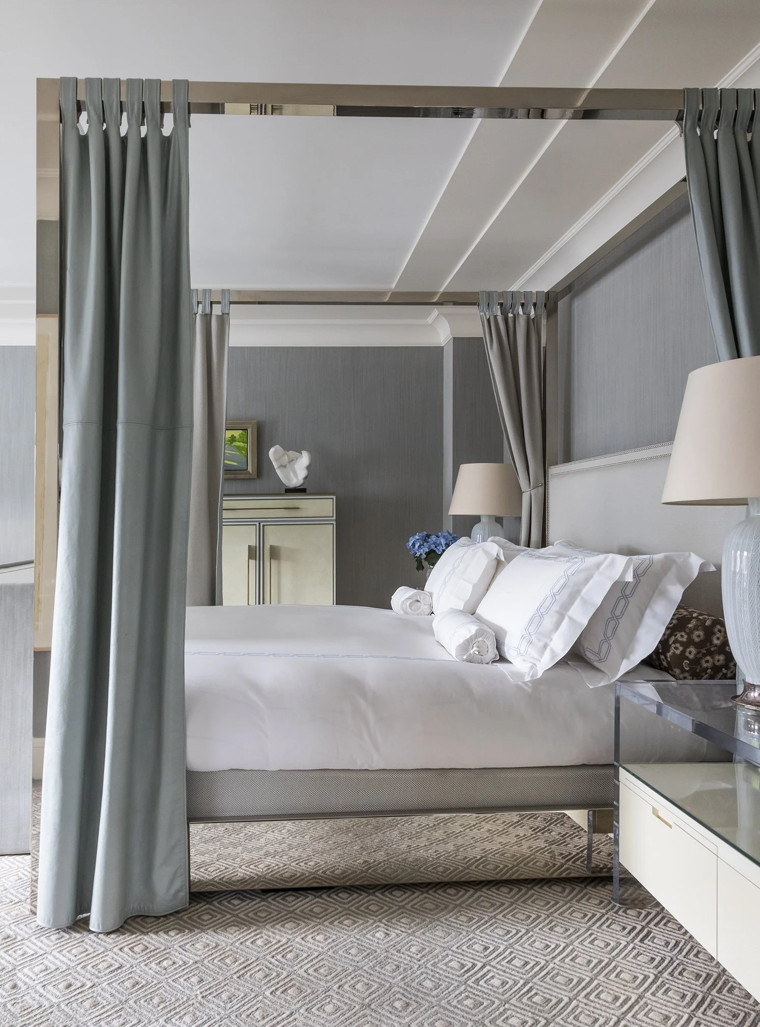 new-york-townhouse-2-primary-bedroom-01.jpg