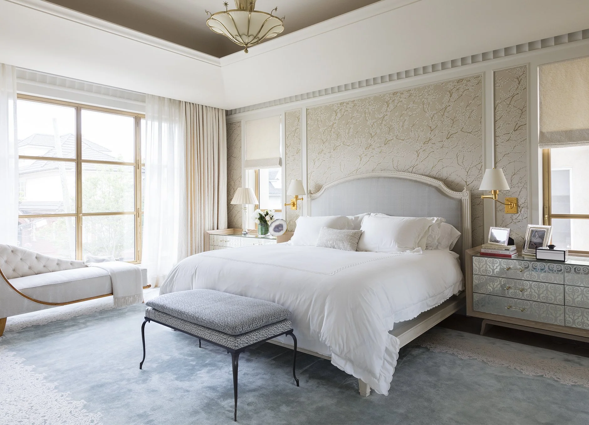 new-york-townhouse-primary-bedroom-01.jpg